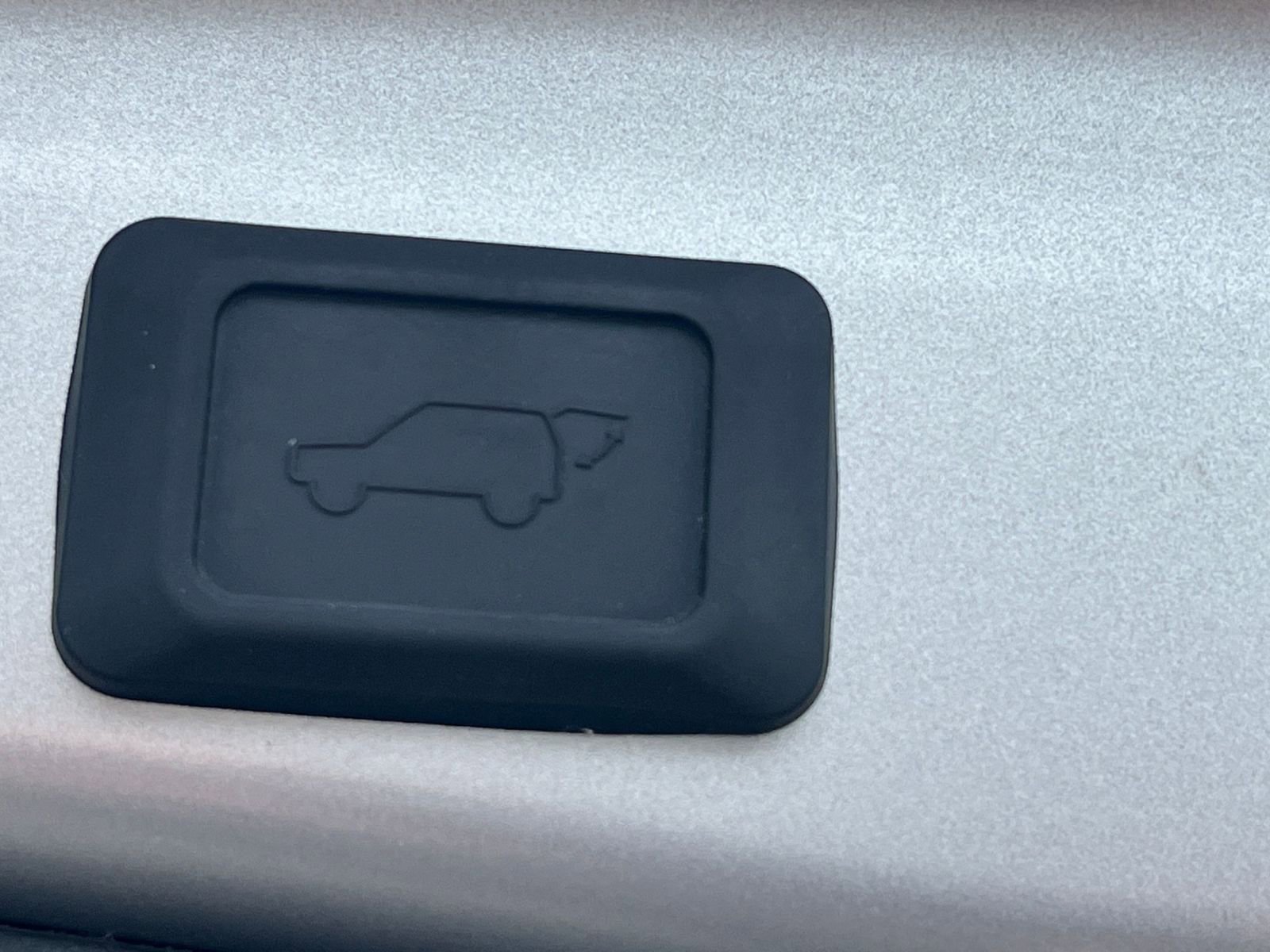 Thumbnail: 2025 Toyota RAV4 - 22