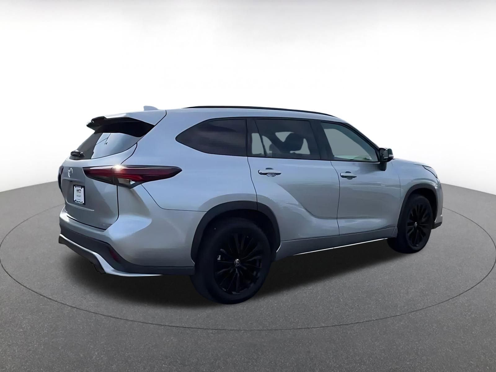 Thumbnail: 2025 Toyota Highlander - 15