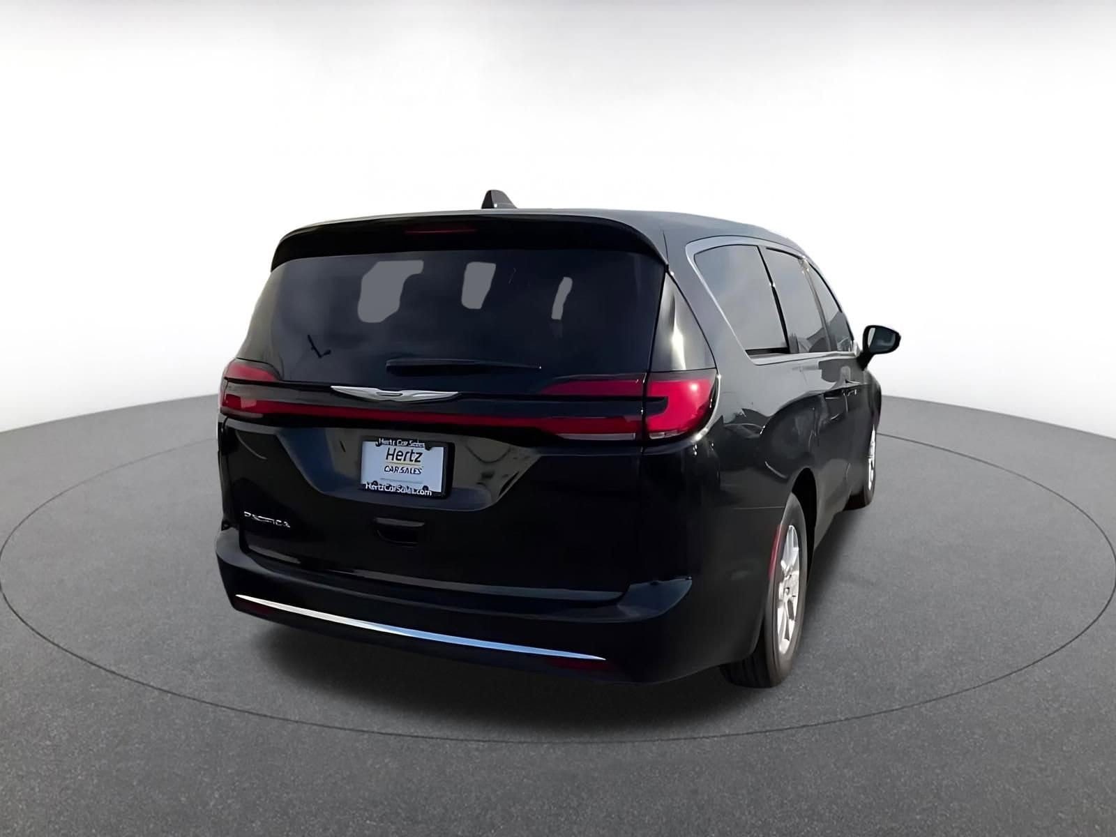 Thumbnail: 2025 Chrysler Pacifica - 15