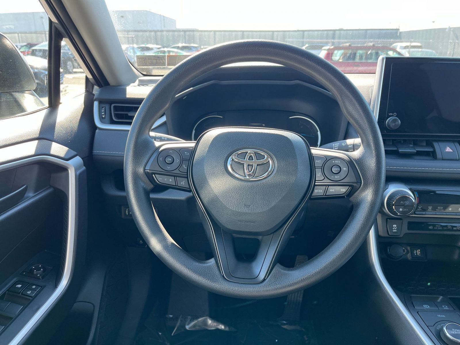 Thumbnail: 2025 Toyota RAV4 - 27