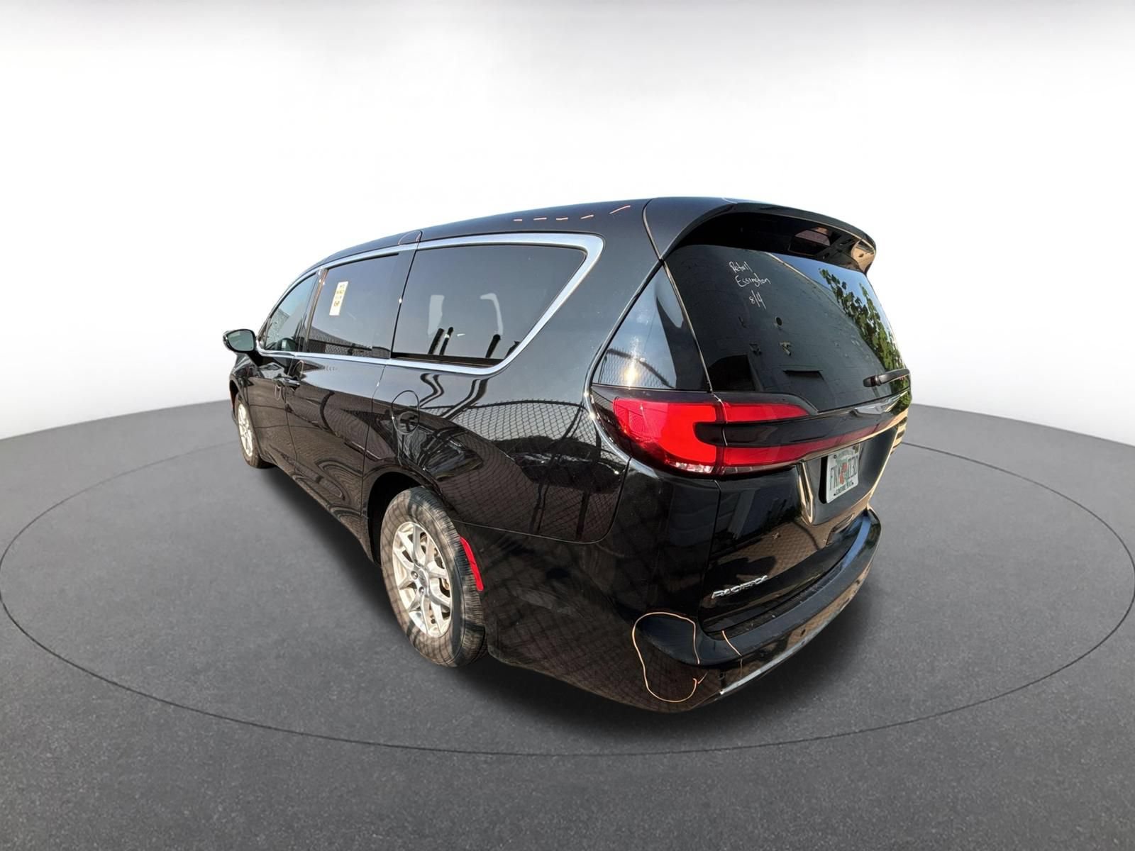 Thumbnail: 2025 Chrysler Pacifica - 6
