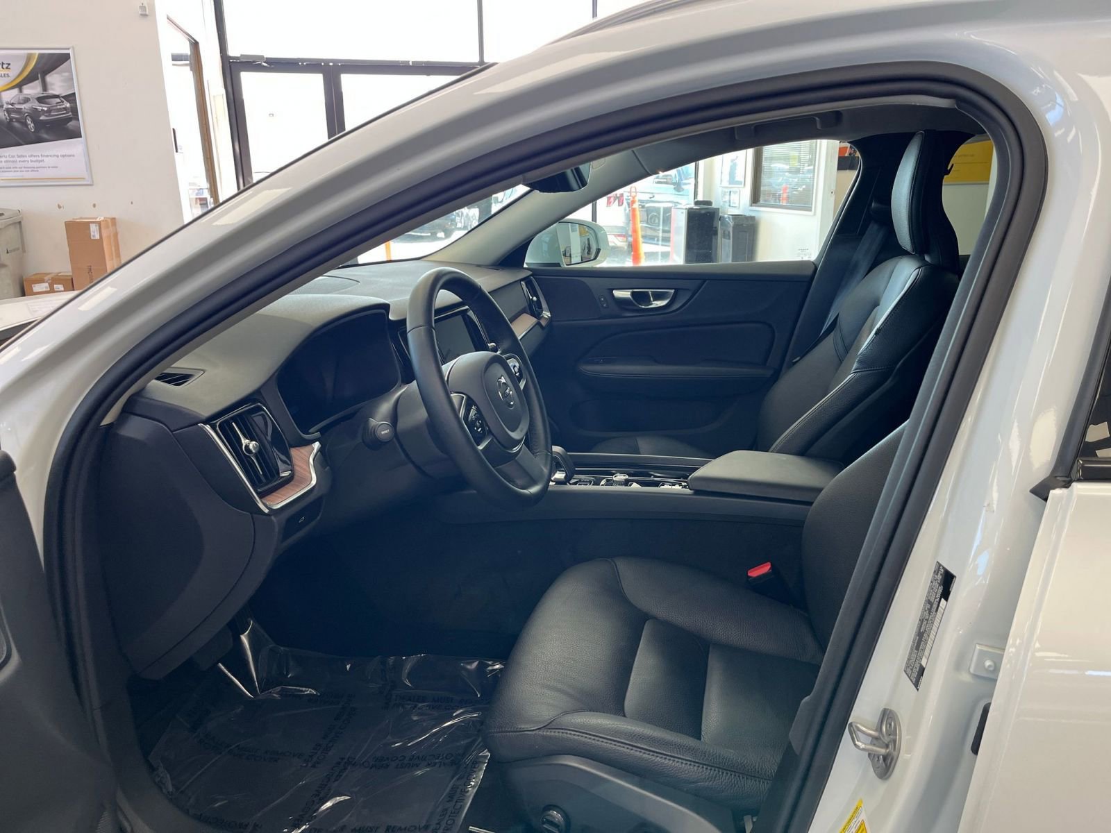 Thumbnail: 2025 Volvo S60 - 27