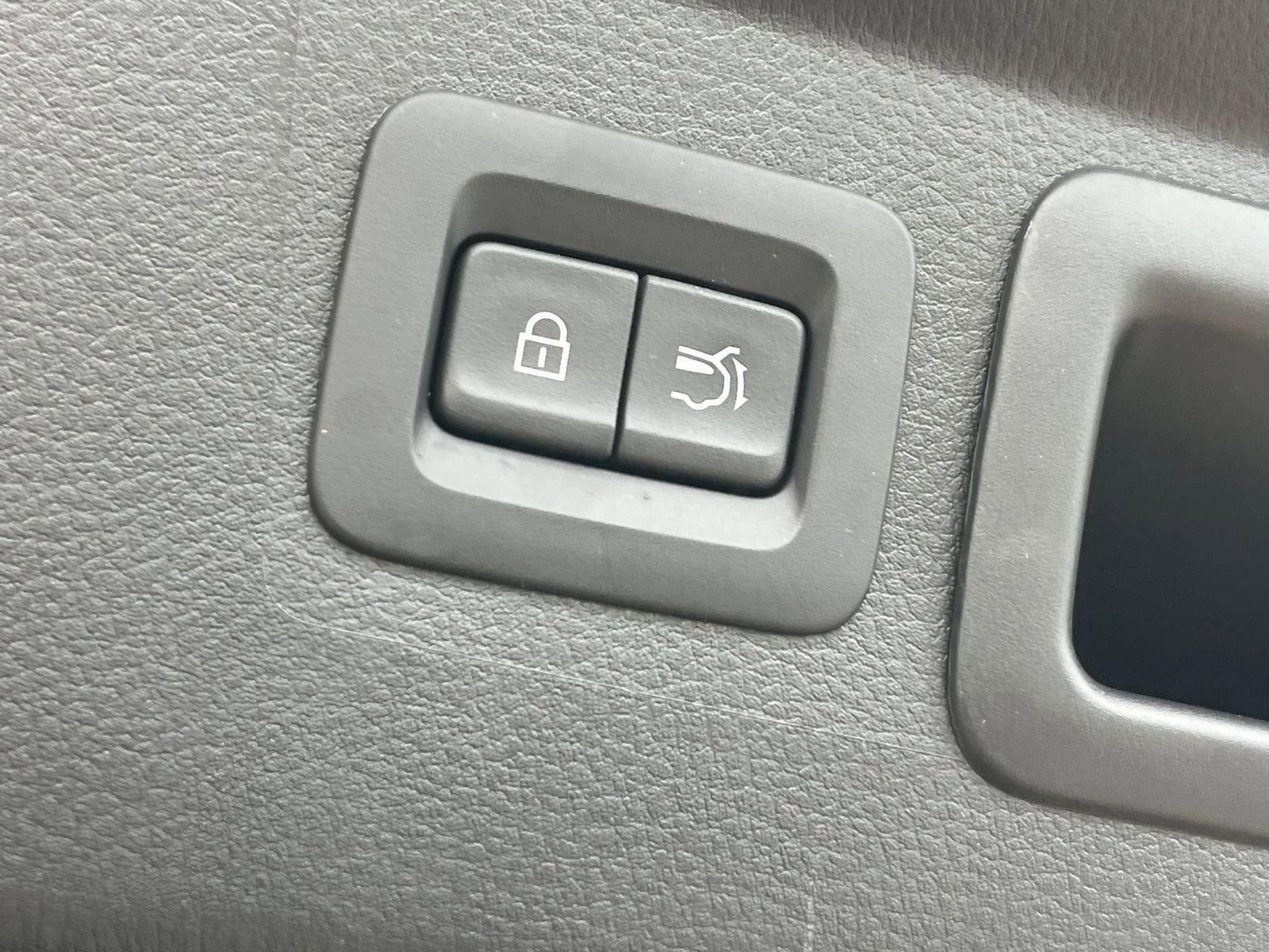 Thumbnail: 2025 Mazda CX-50 - 23