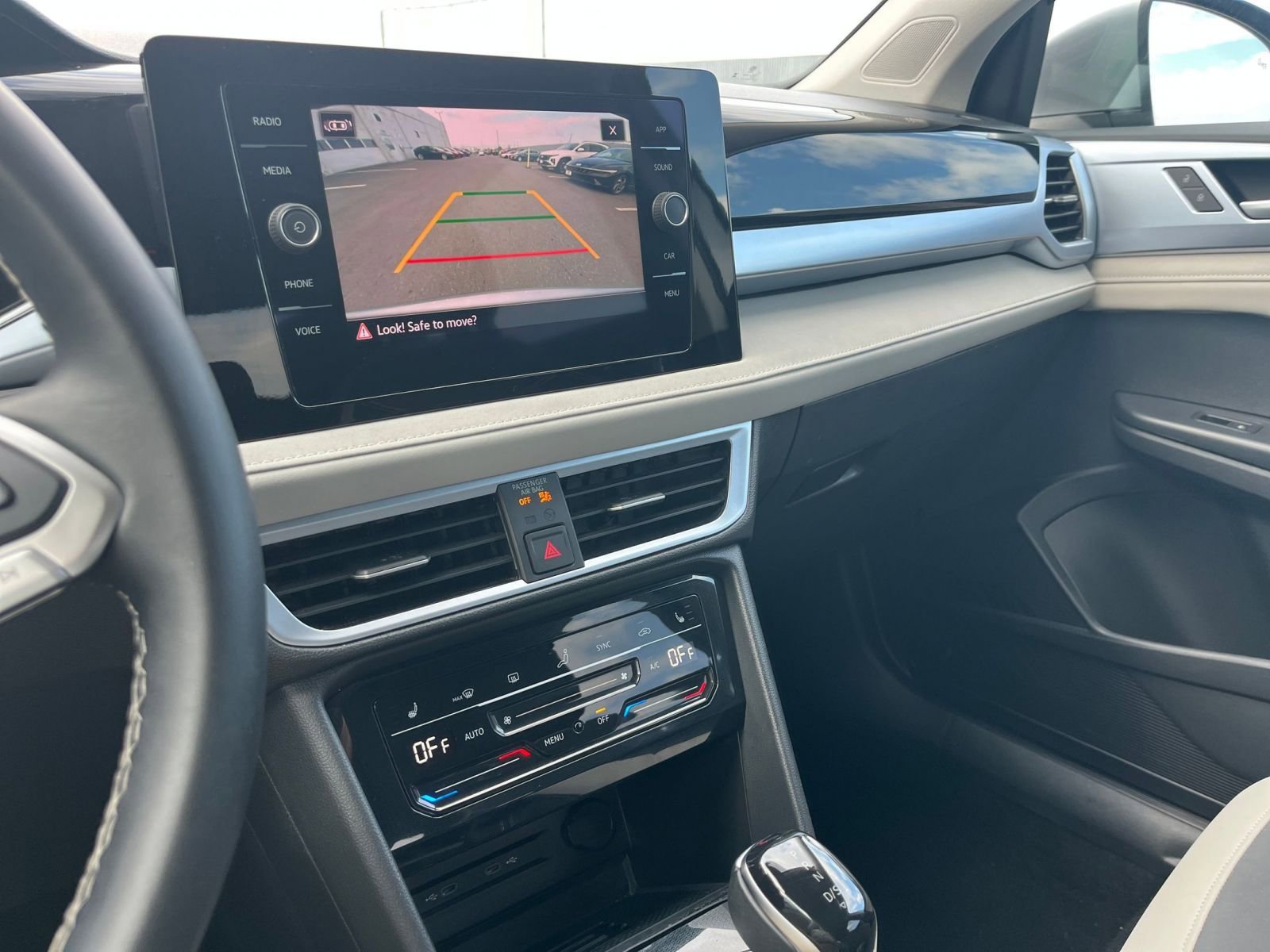 Thumbnail: 2025 Volkswagen Taos - 20