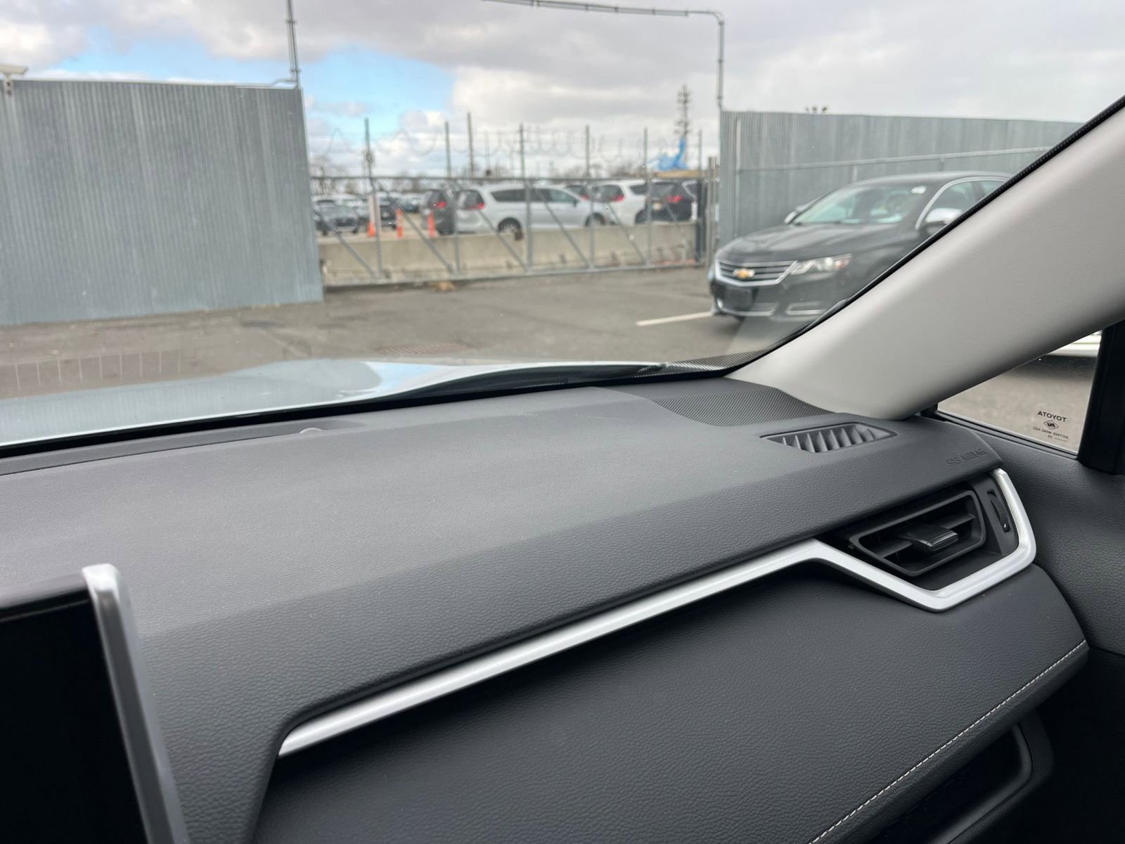 Thumbnail: 2025 Toyota RAV4 - 34