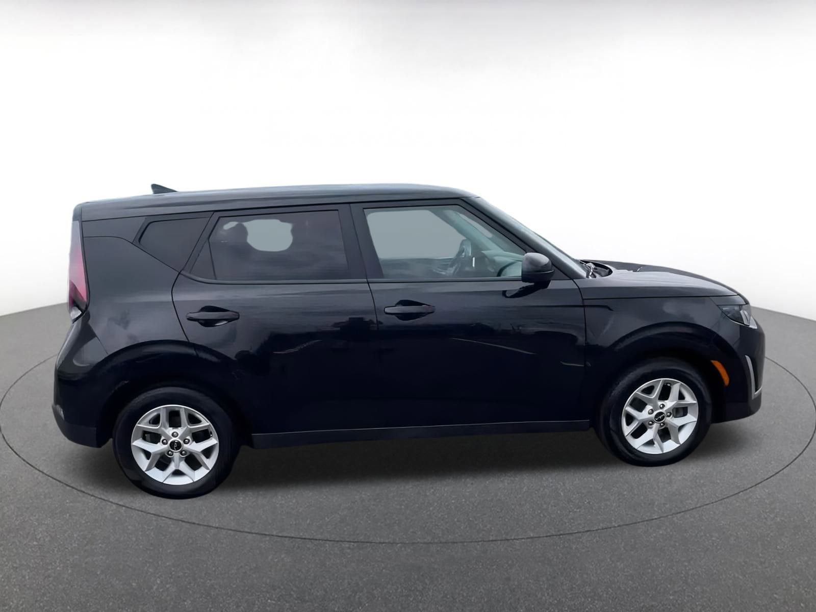 Thumbnail: 2023 Kia Soul - 16