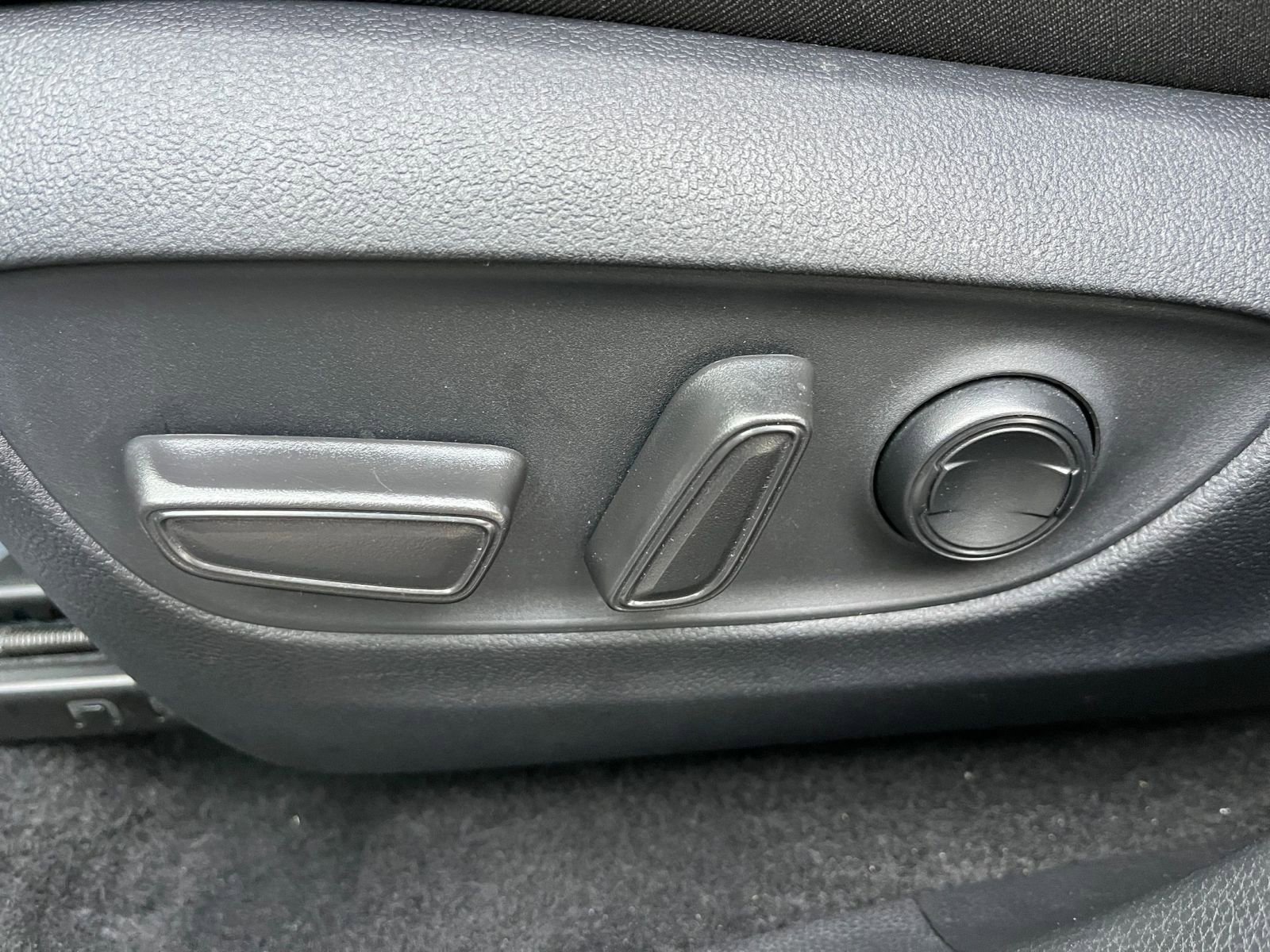 Thumbnail: 2025 Toyota RAV4 - 23