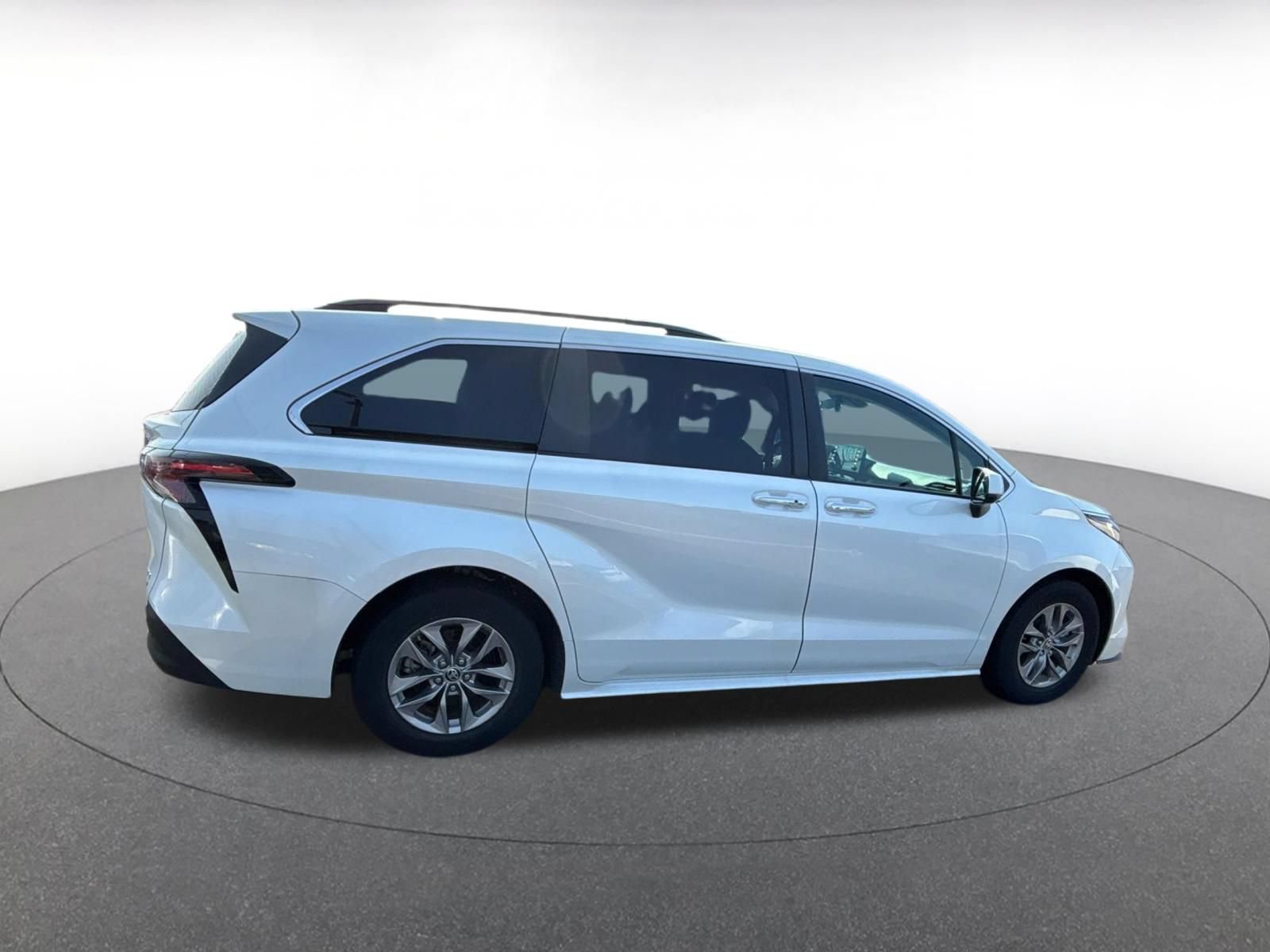 Thumbnail: 2023 Toyota Sienna - 9