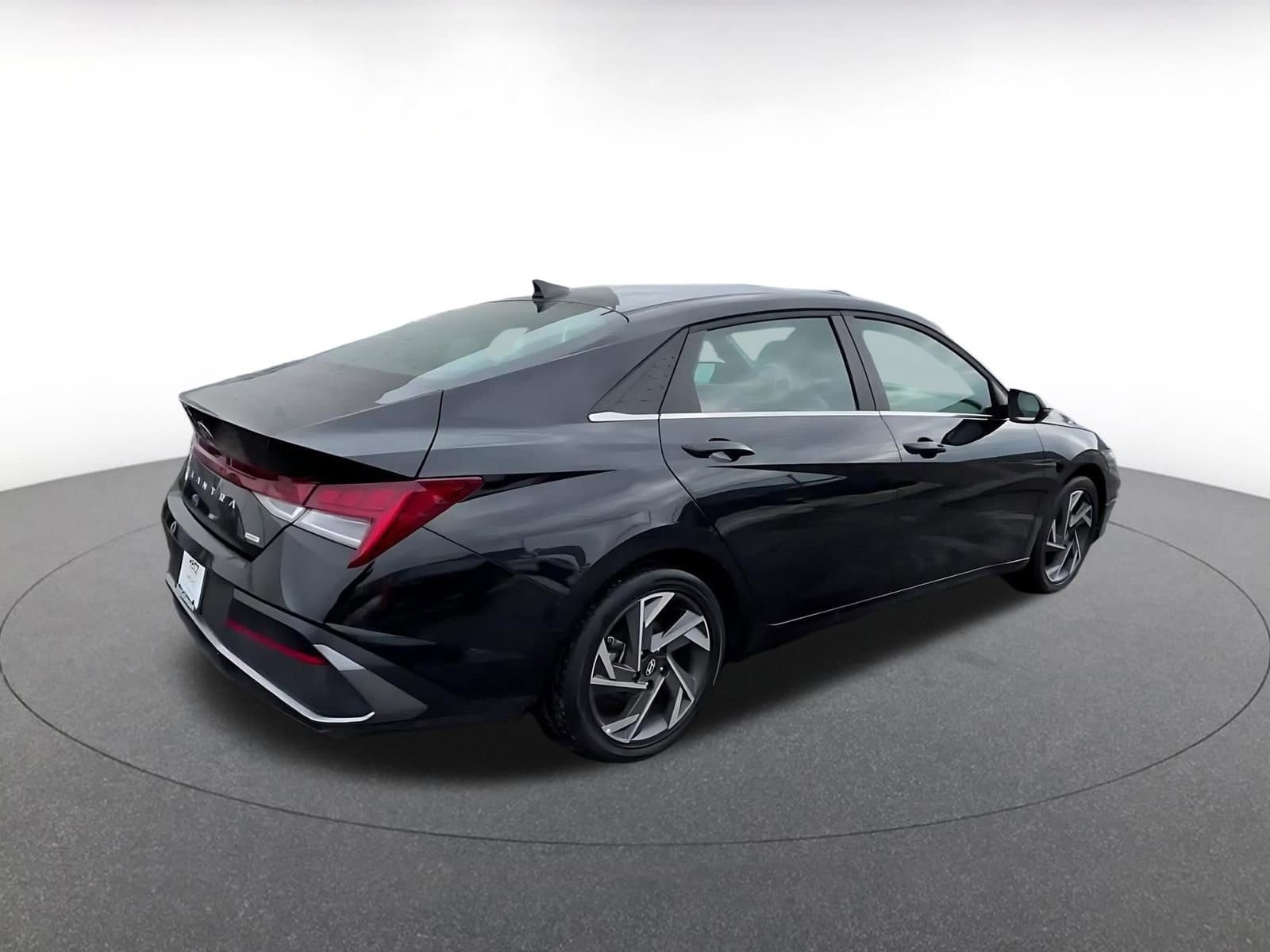 Thumbnail: 2025 Hyundai Elantra - 15