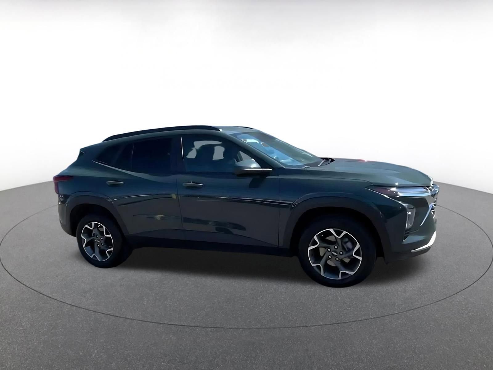 Thumbnail: 2025 Chevrolet Trax - 2