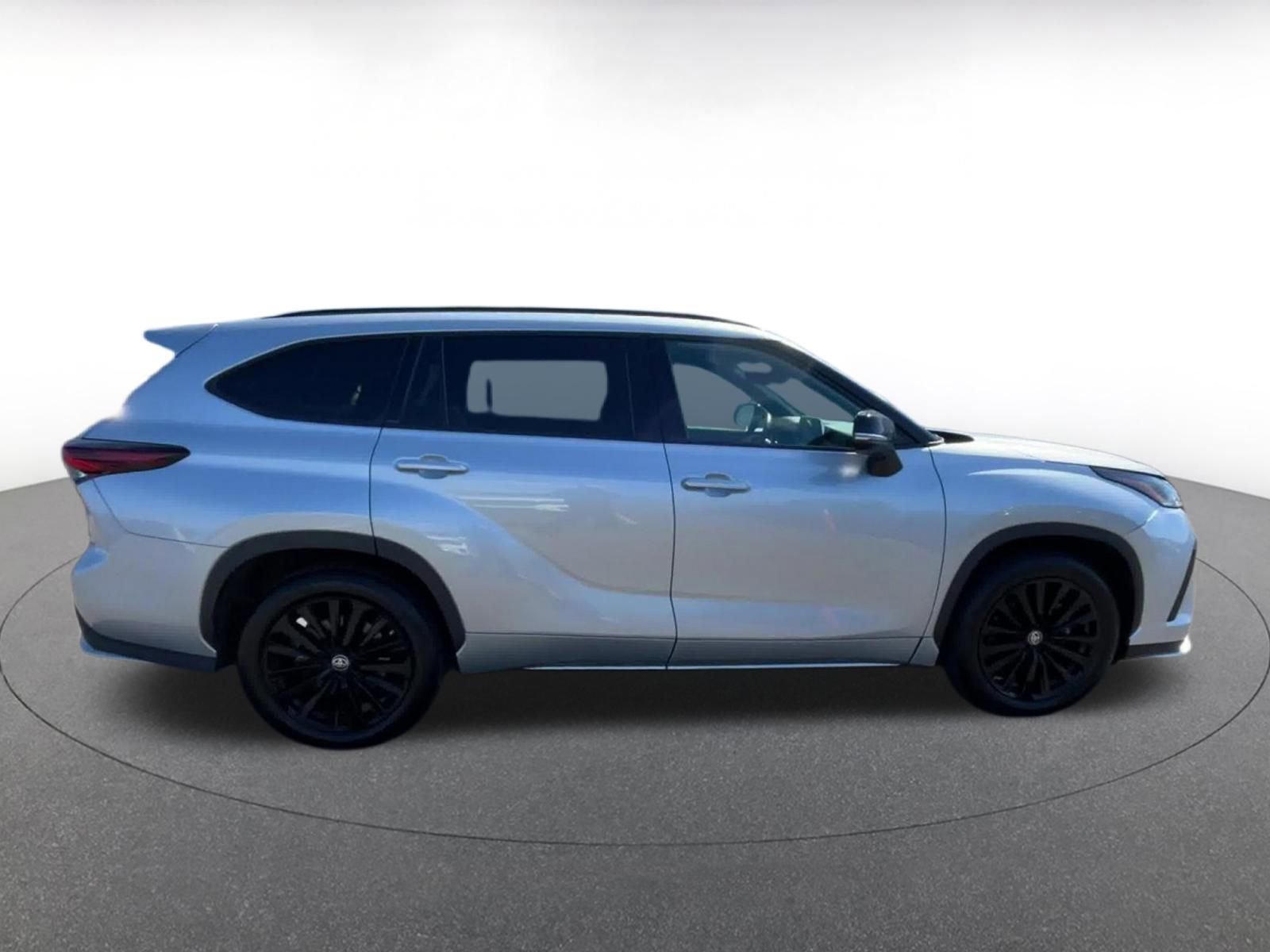 Thumbnail: 2024 Toyota Highlander - 16