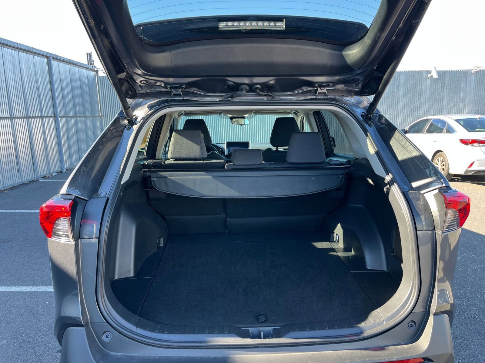 Thumbnail: 2025 Toyota RAV4 - 32