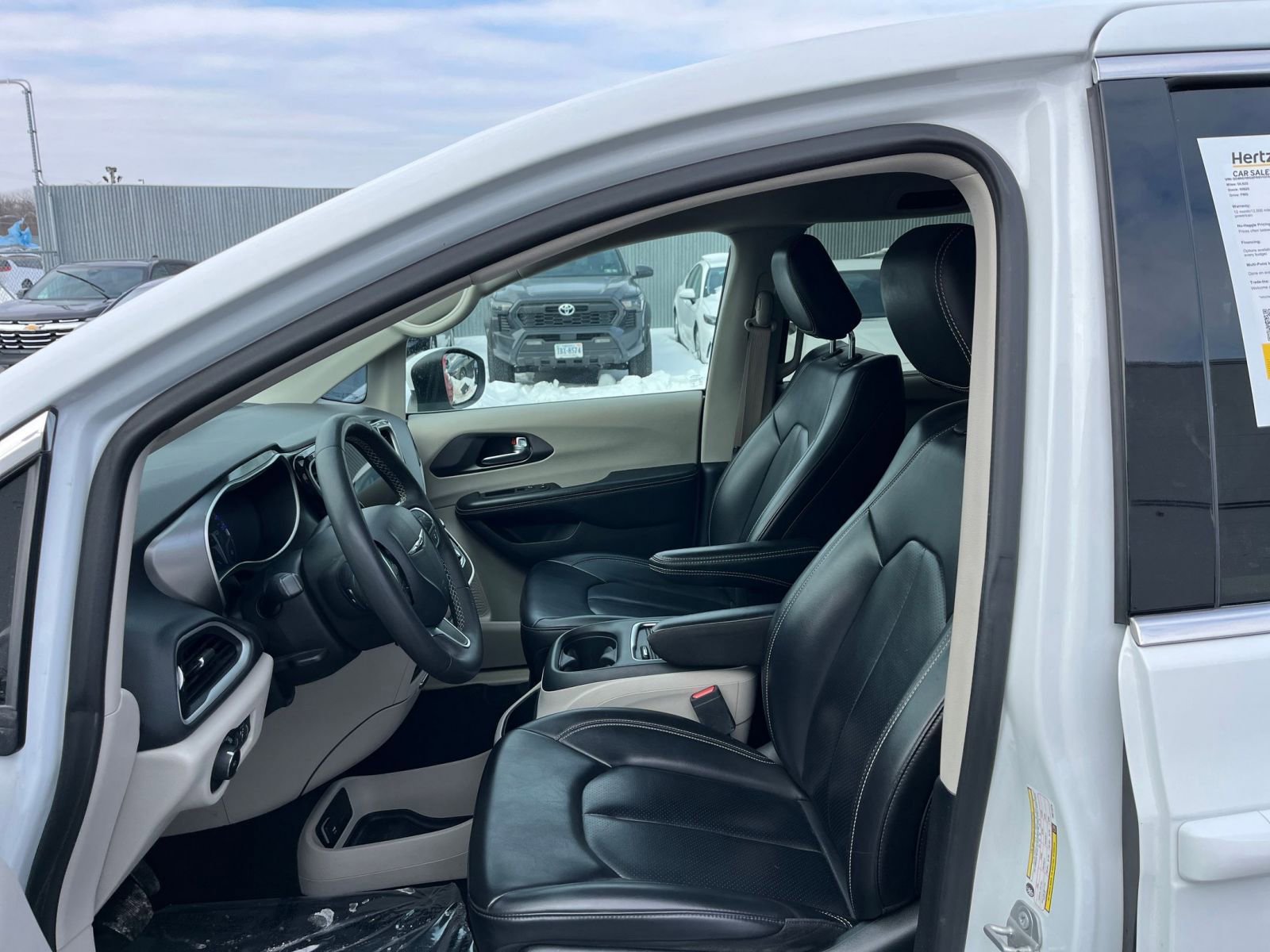 Thumbnail: 2023 Chrysler Pacifica - 28