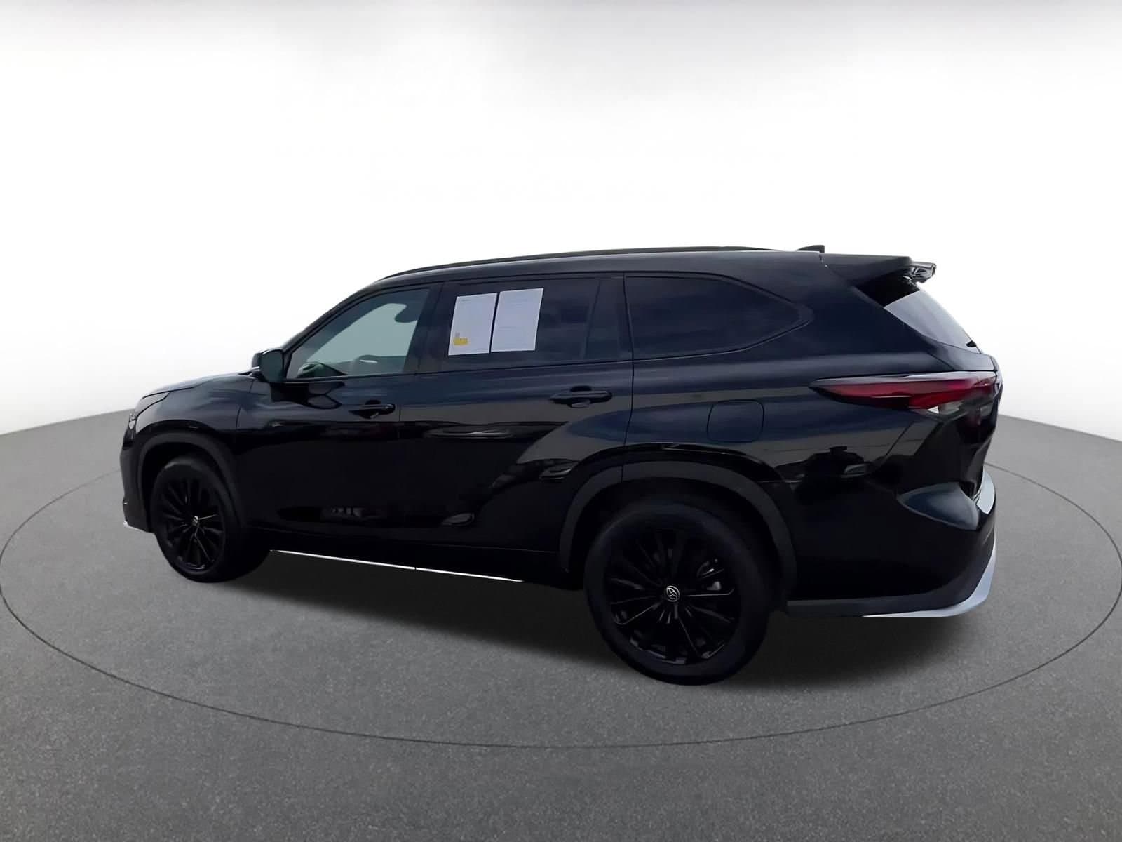 Thumbnail: 2025 Toyota Highlander - 10
