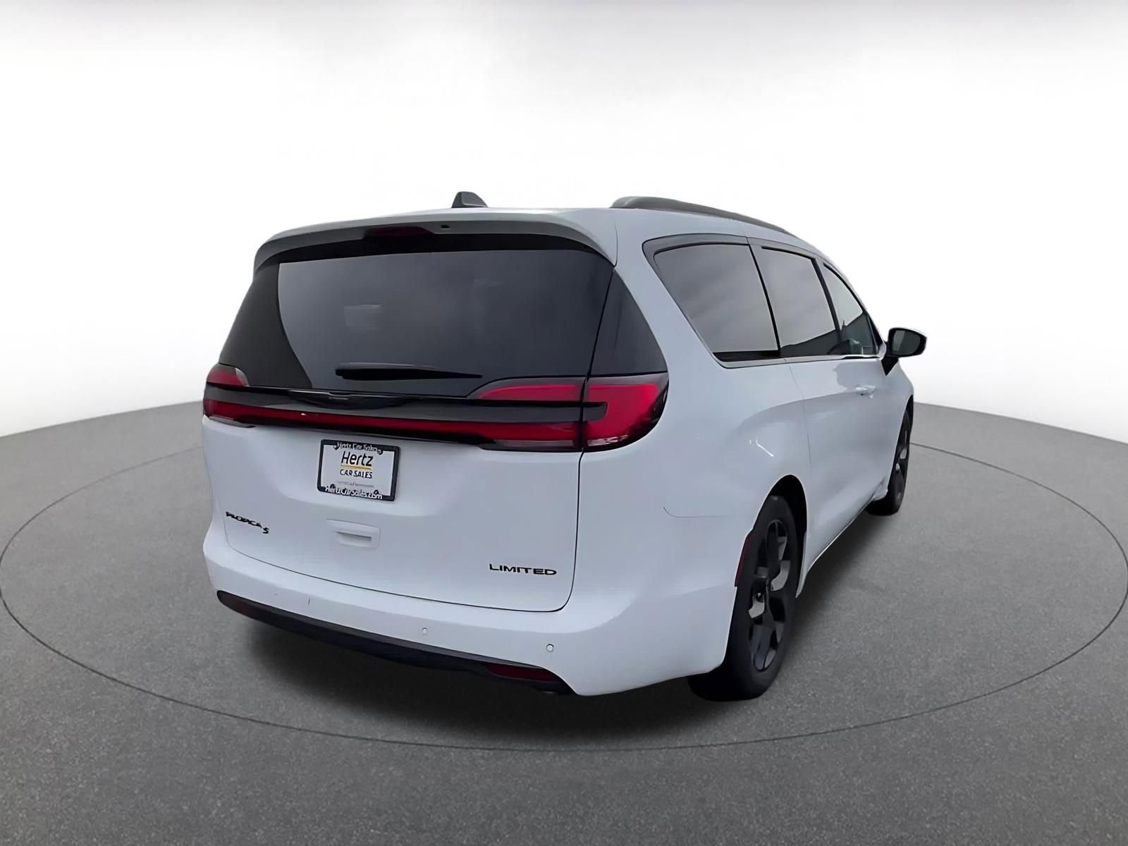 Thumbnail: 2025 Chrysler Pacifica - 13