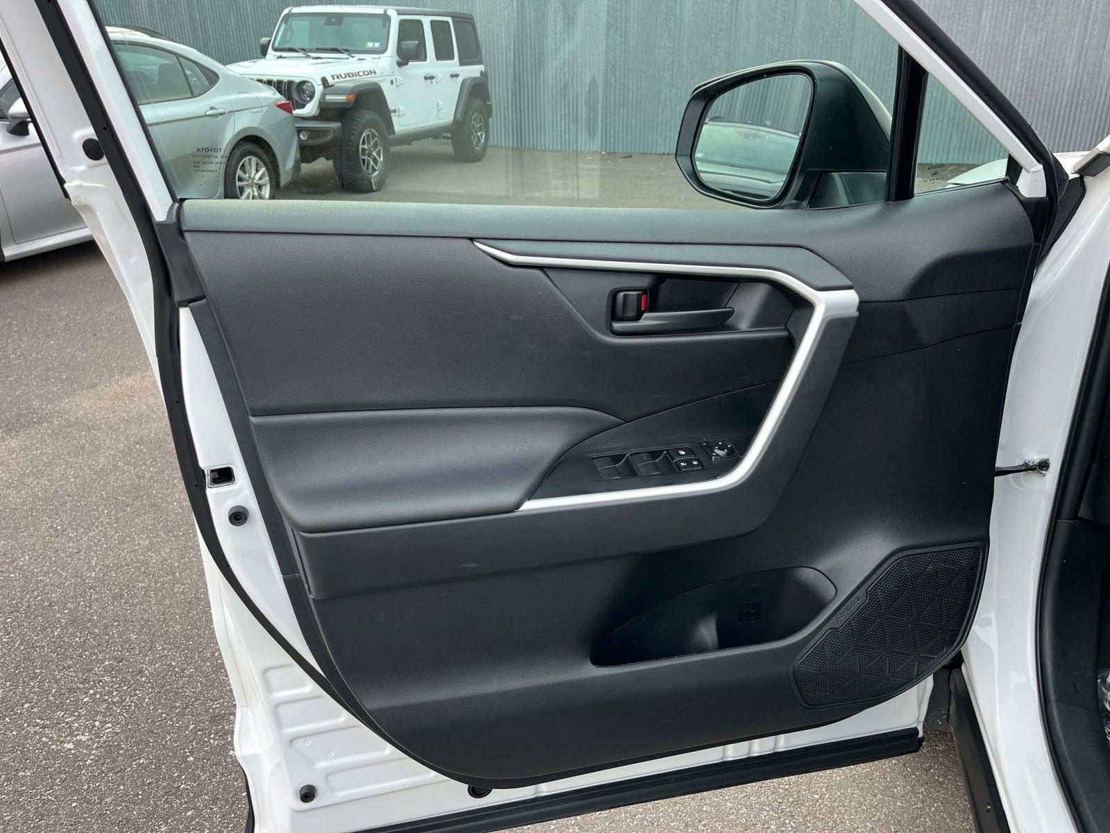 Thumbnail: 2025 Toyota RAV4 - 20