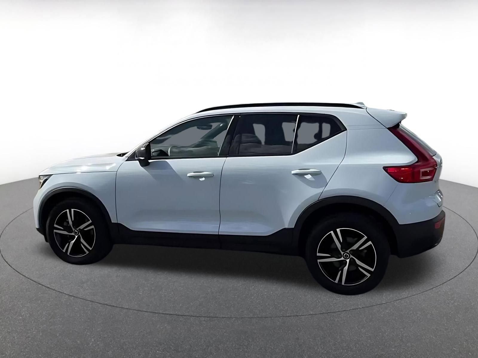 Thumbnail: 2024 Volvo XC40 - 10