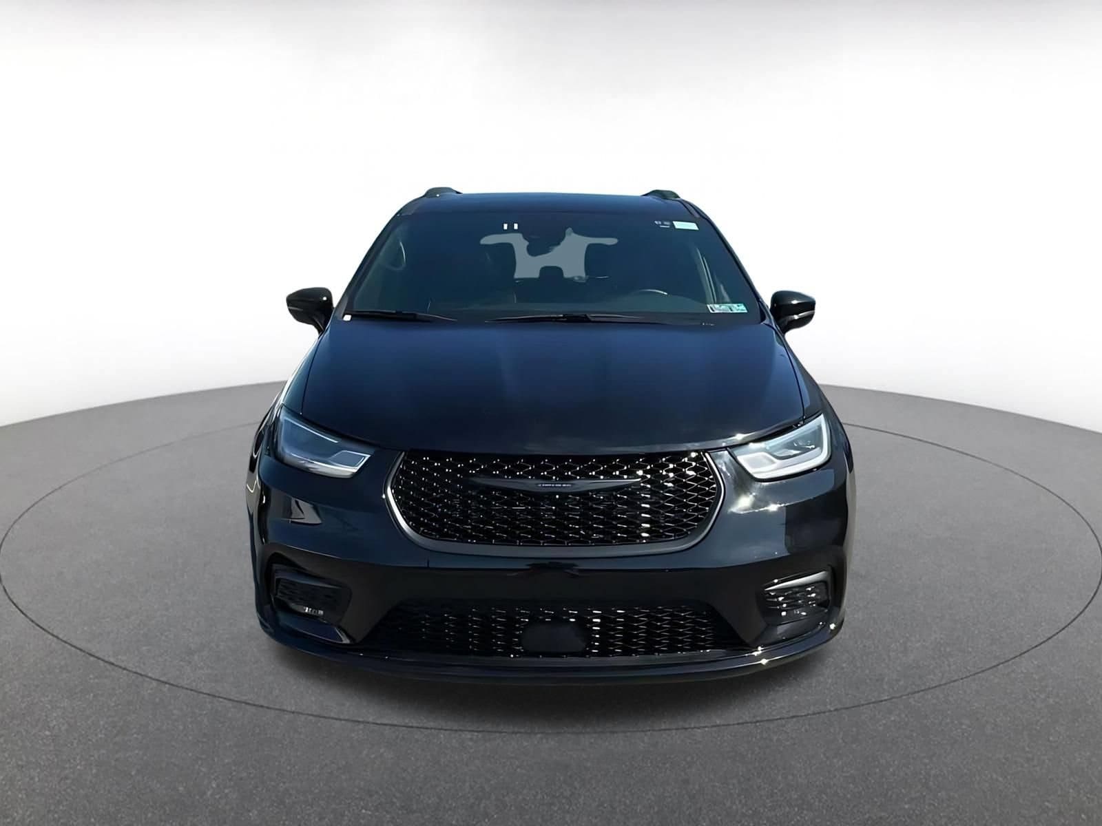 Thumbnail: 2025 Chrysler Pacifica - 4