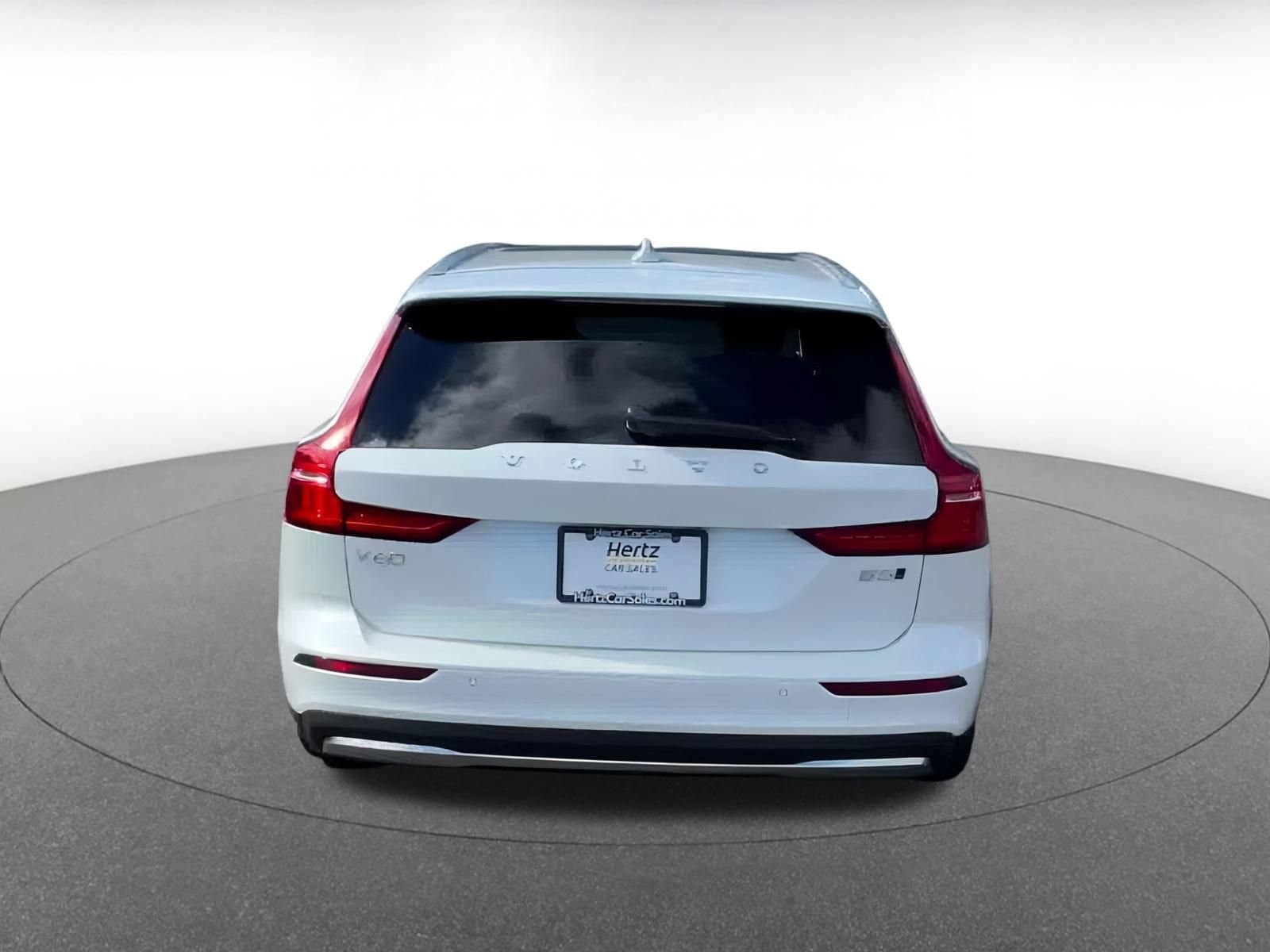 Thumbnail: 2025 Volvo S60 - 12