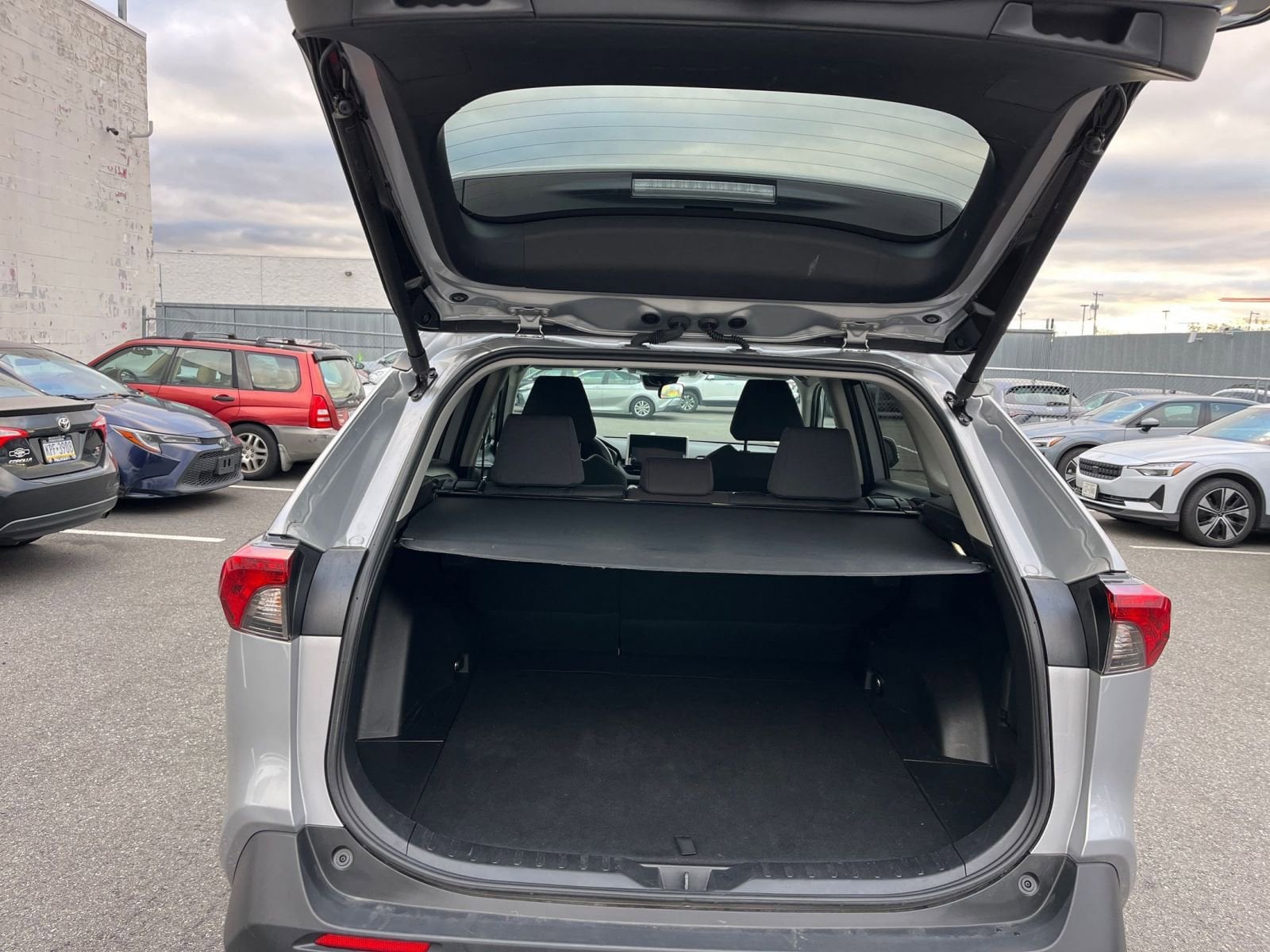 Thumbnail: 2025 Toyota RAV4 - 31