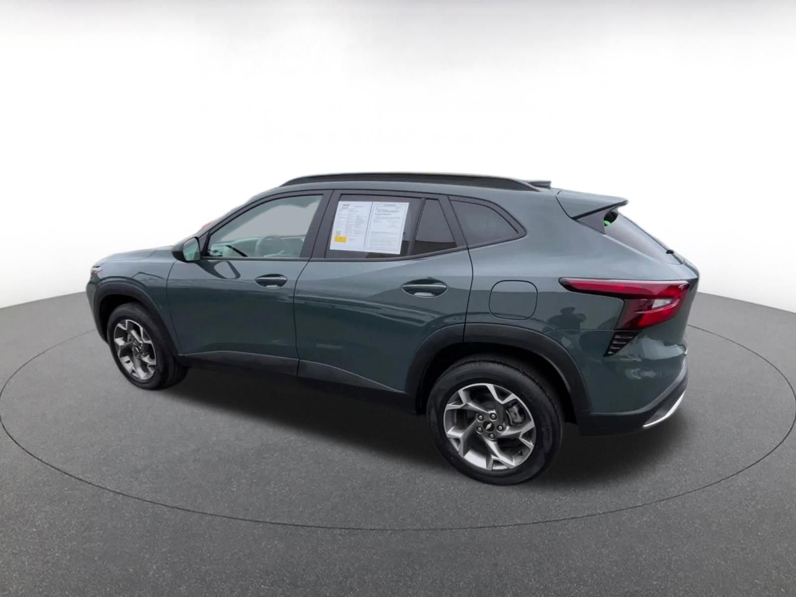Thumbnail: 2025 Chevrolet Trax - 10