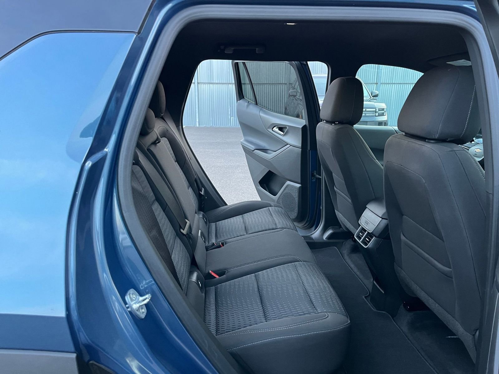 Thumbnail: 2025 Chevrolet Equinox - 25