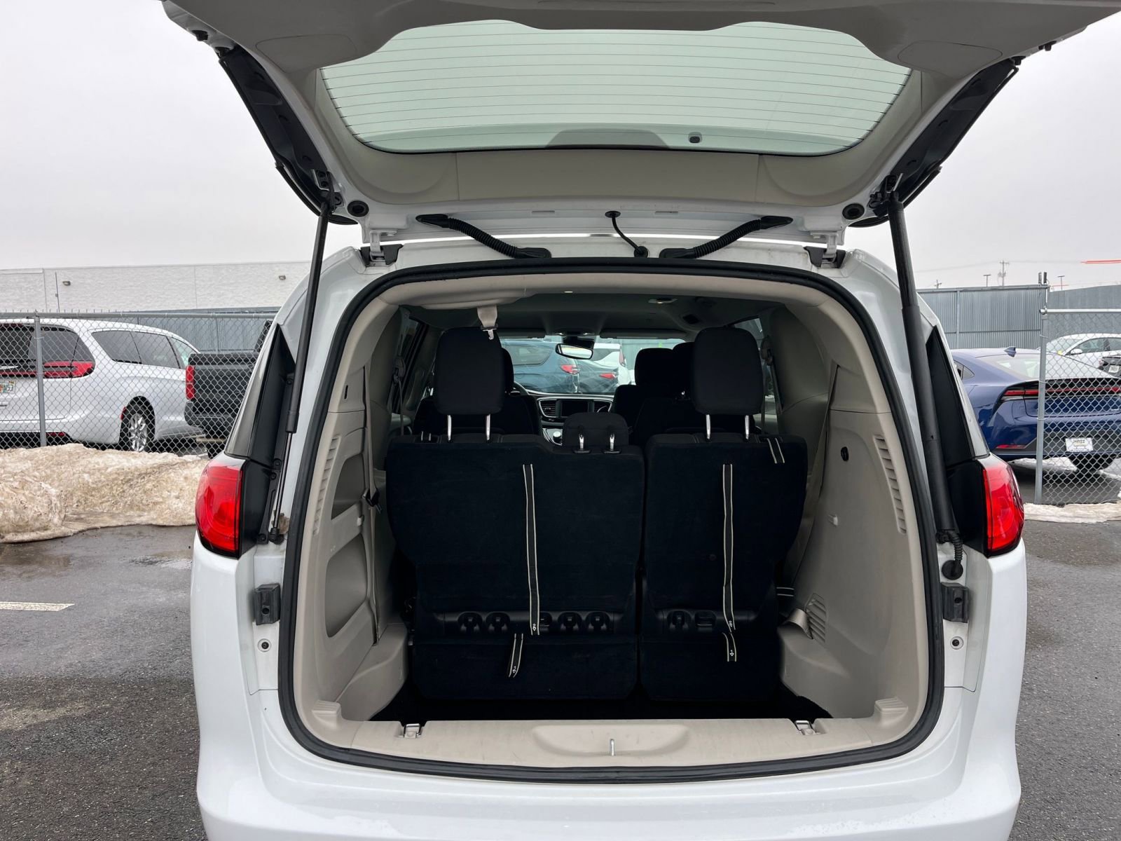 Thumbnail: 2023 Chrysler Voyager - 33