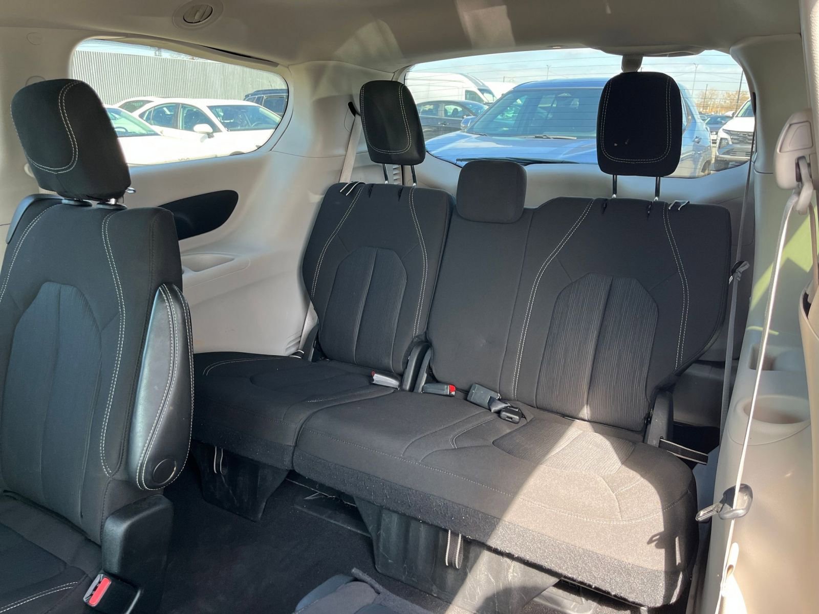 Thumbnail: 2023 Chrysler Voyager - 31