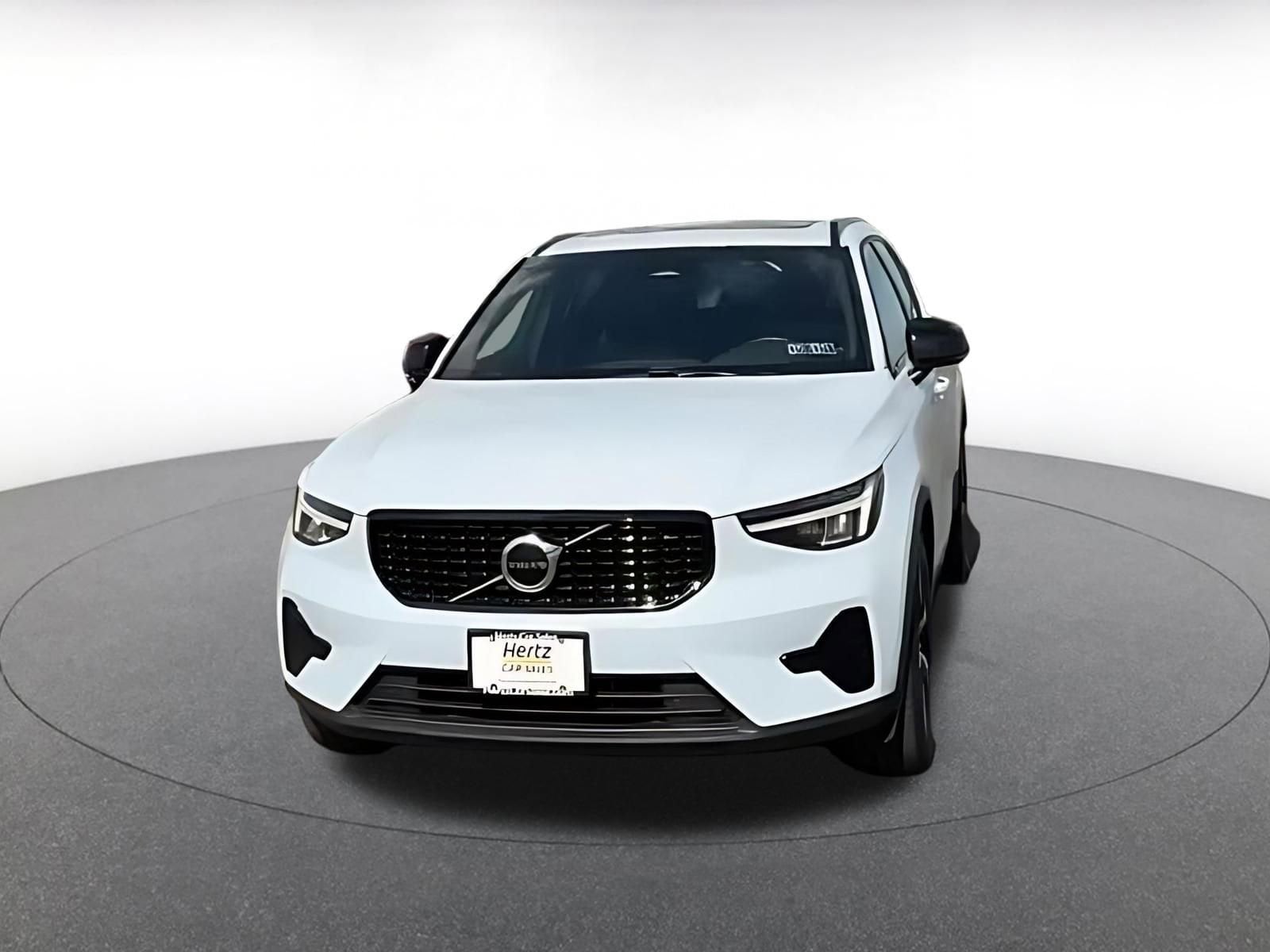 Thumbnail: 2024 Volvo XC40 - 6