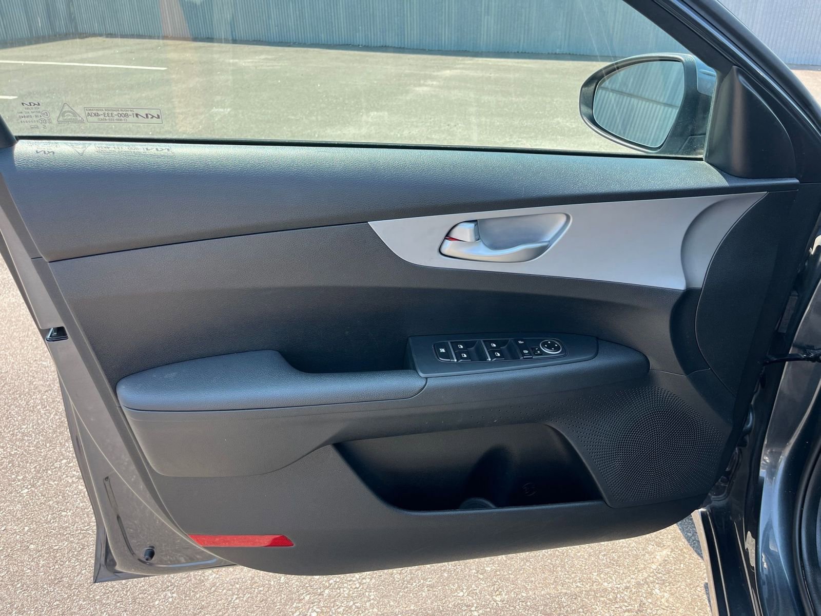 Thumbnail: 2023 Kia Forte - 20