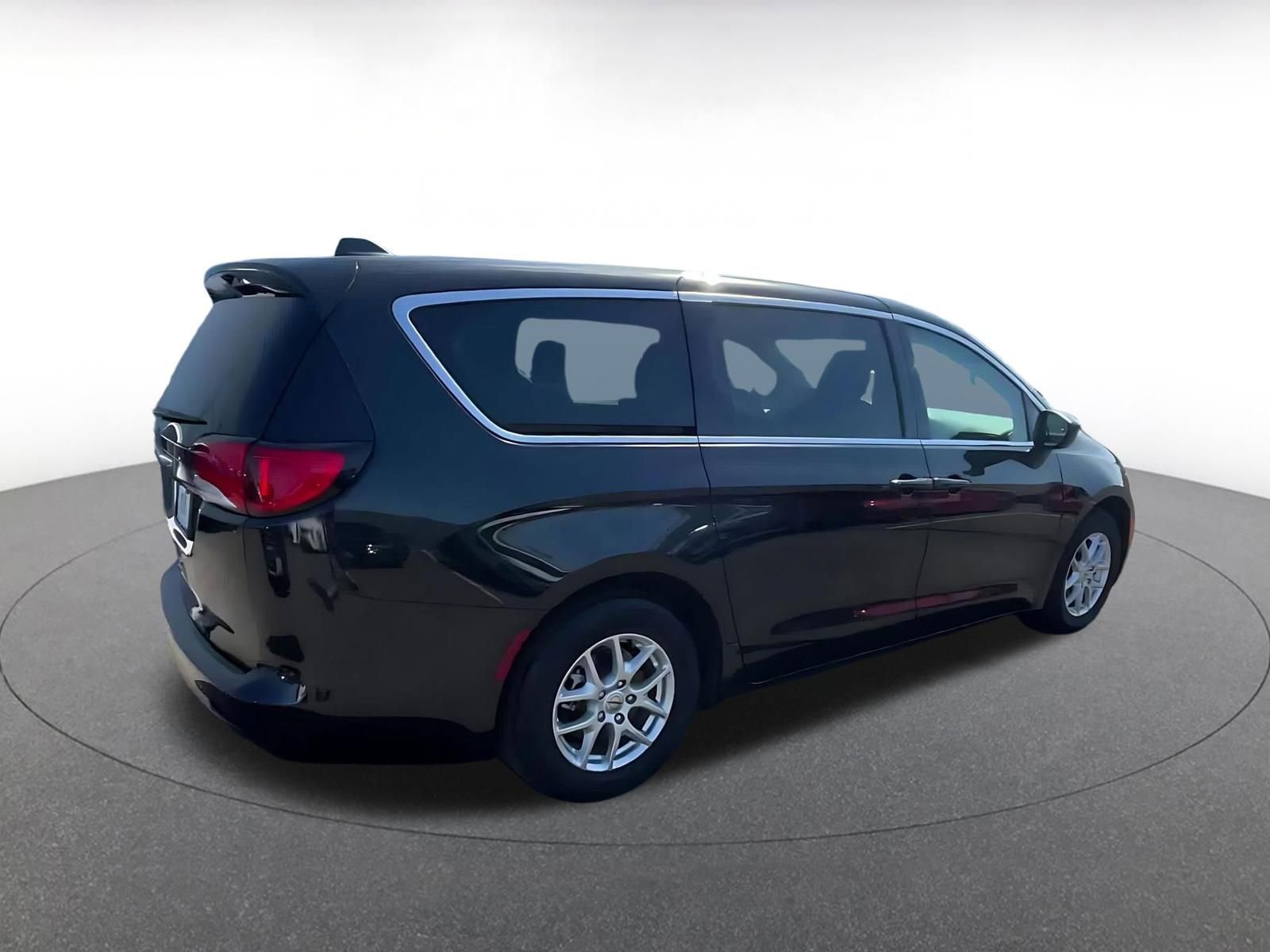 Thumbnail: 2023 Chrysler Voyager - 13