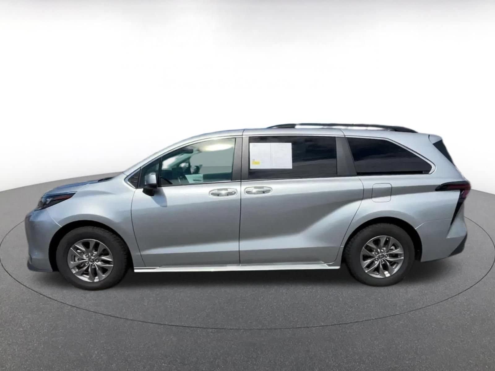 Thumbnail: 2025 Toyota Sienna - 8