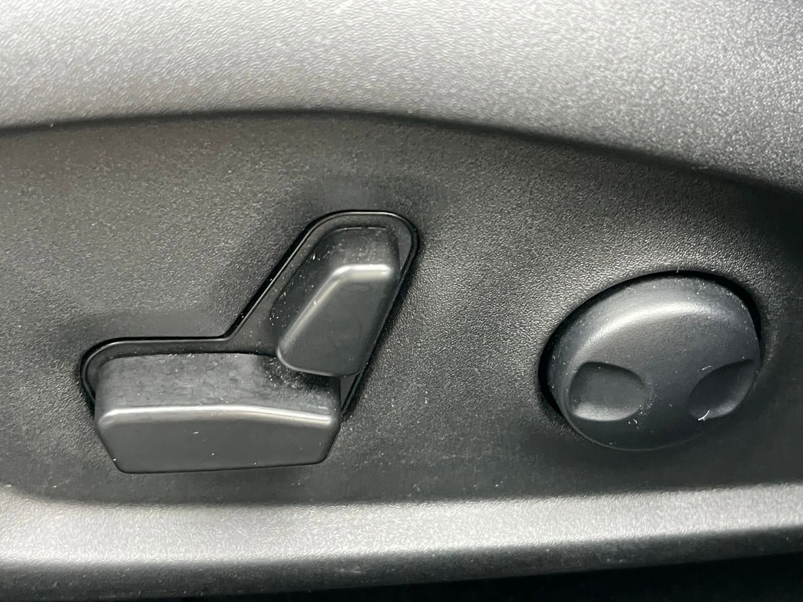 Thumbnail: 2025 Jeep Compass - 23