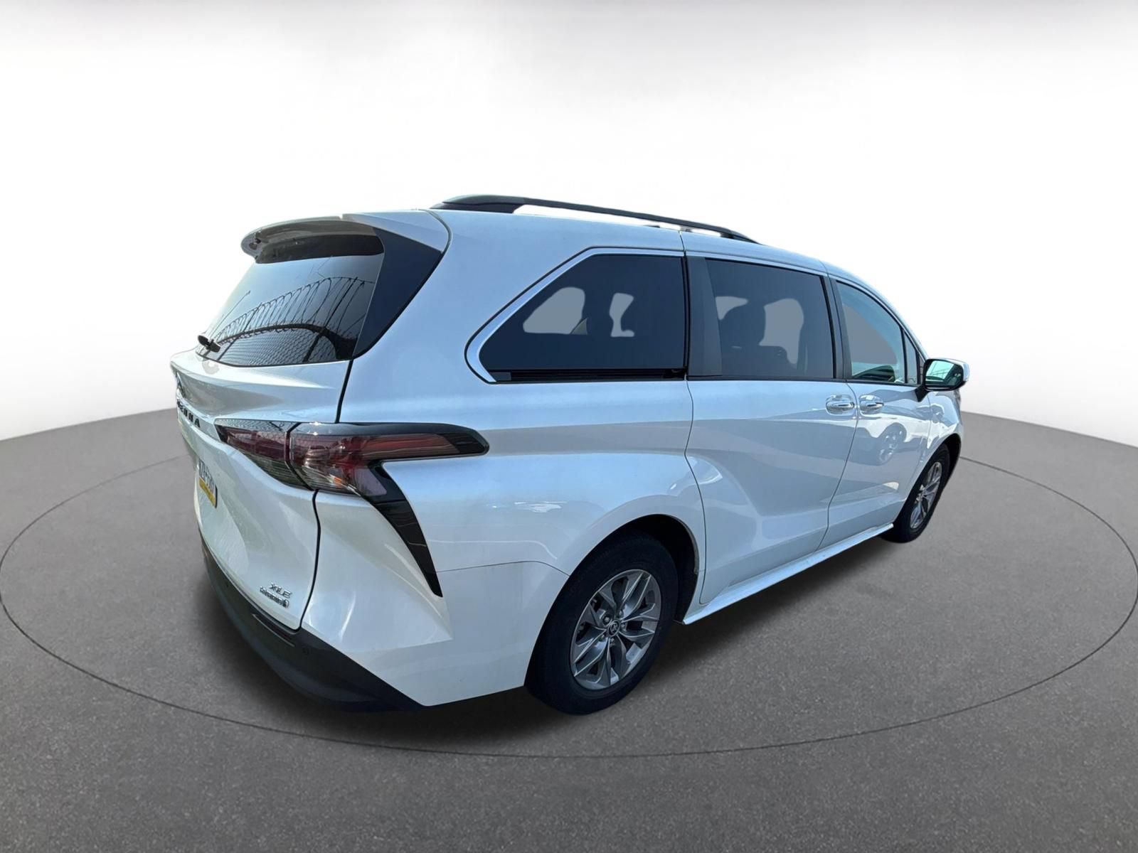 Thumbnail: 2023 Toyota Sienna - 8