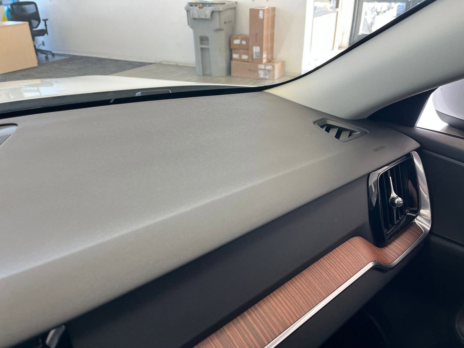 Thumbnail: 2025 Volvo S60 - 35