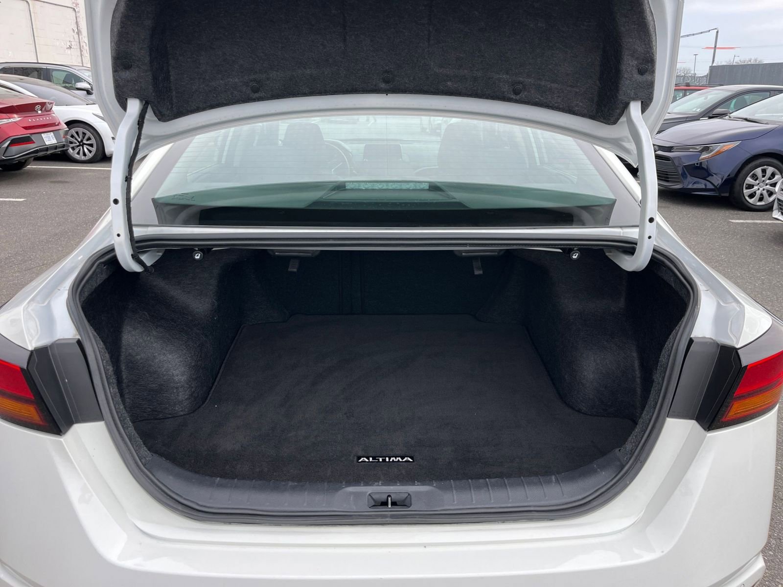 Thumbnail: 2025 Nissan Altima - 31