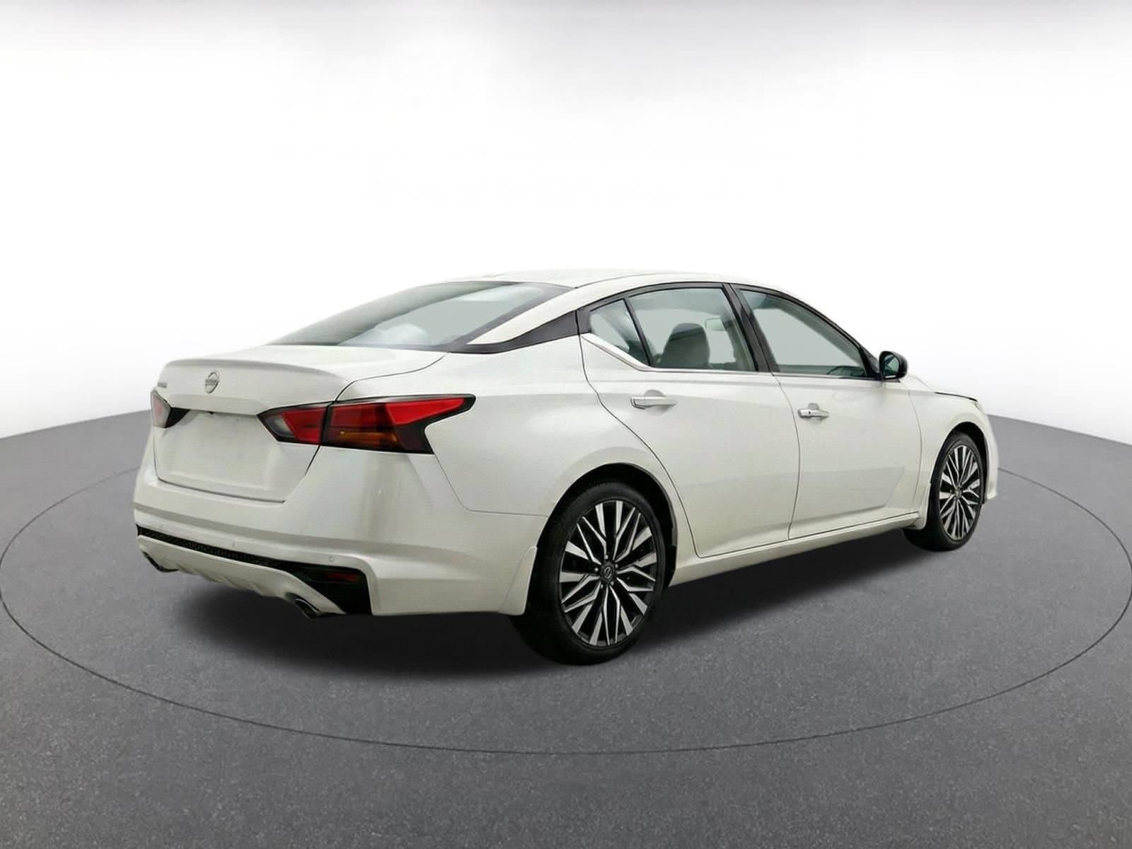 Thumbnail: 2025 Nissan Altima - 17