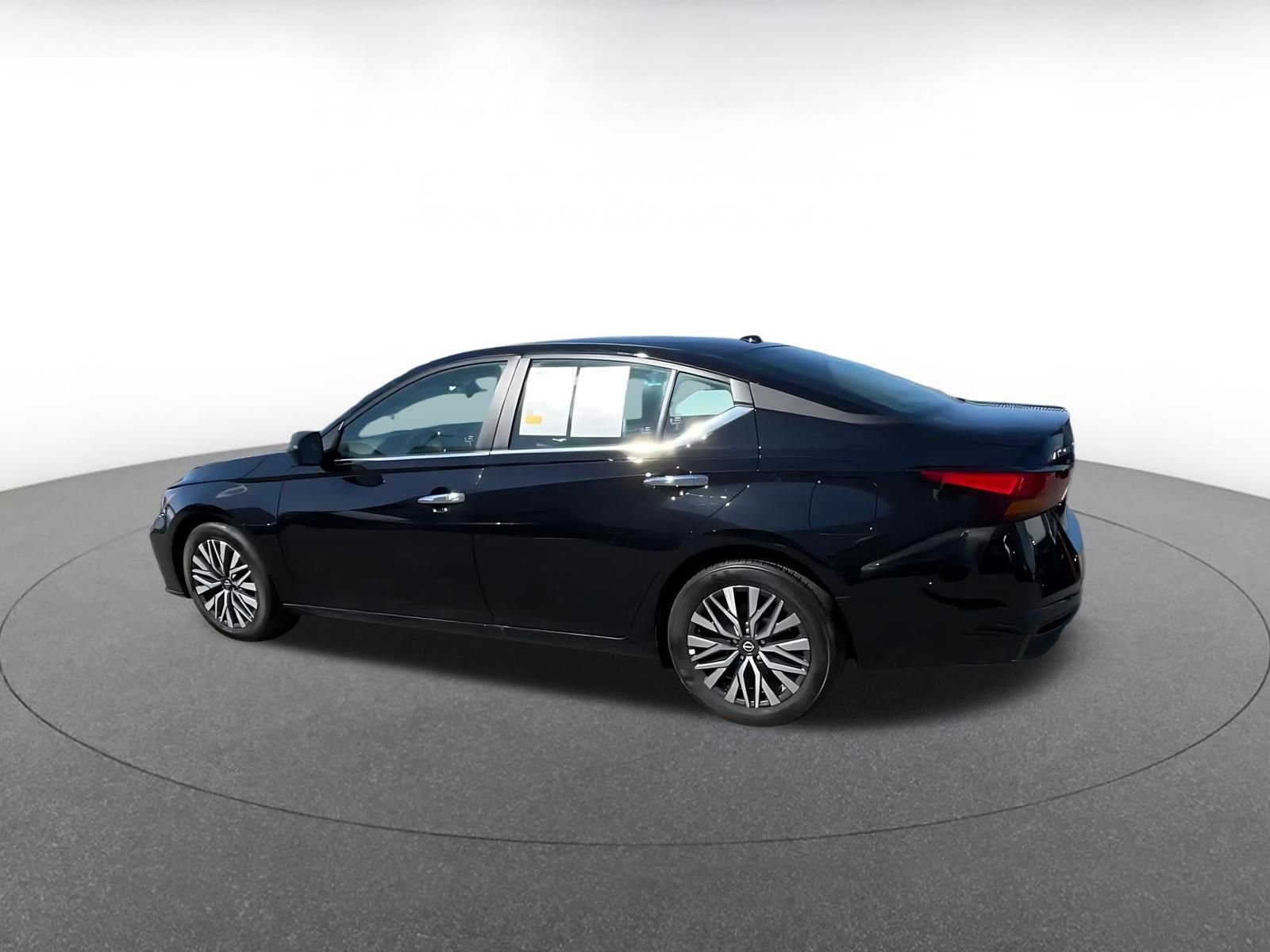 Thumbnail: 2025 Nissan Altima - 10