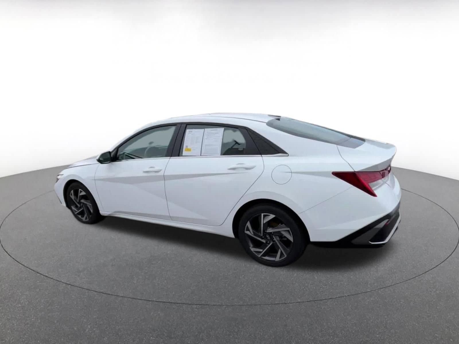 Thumbnail: 2025 Hyundai Elantra - 10
