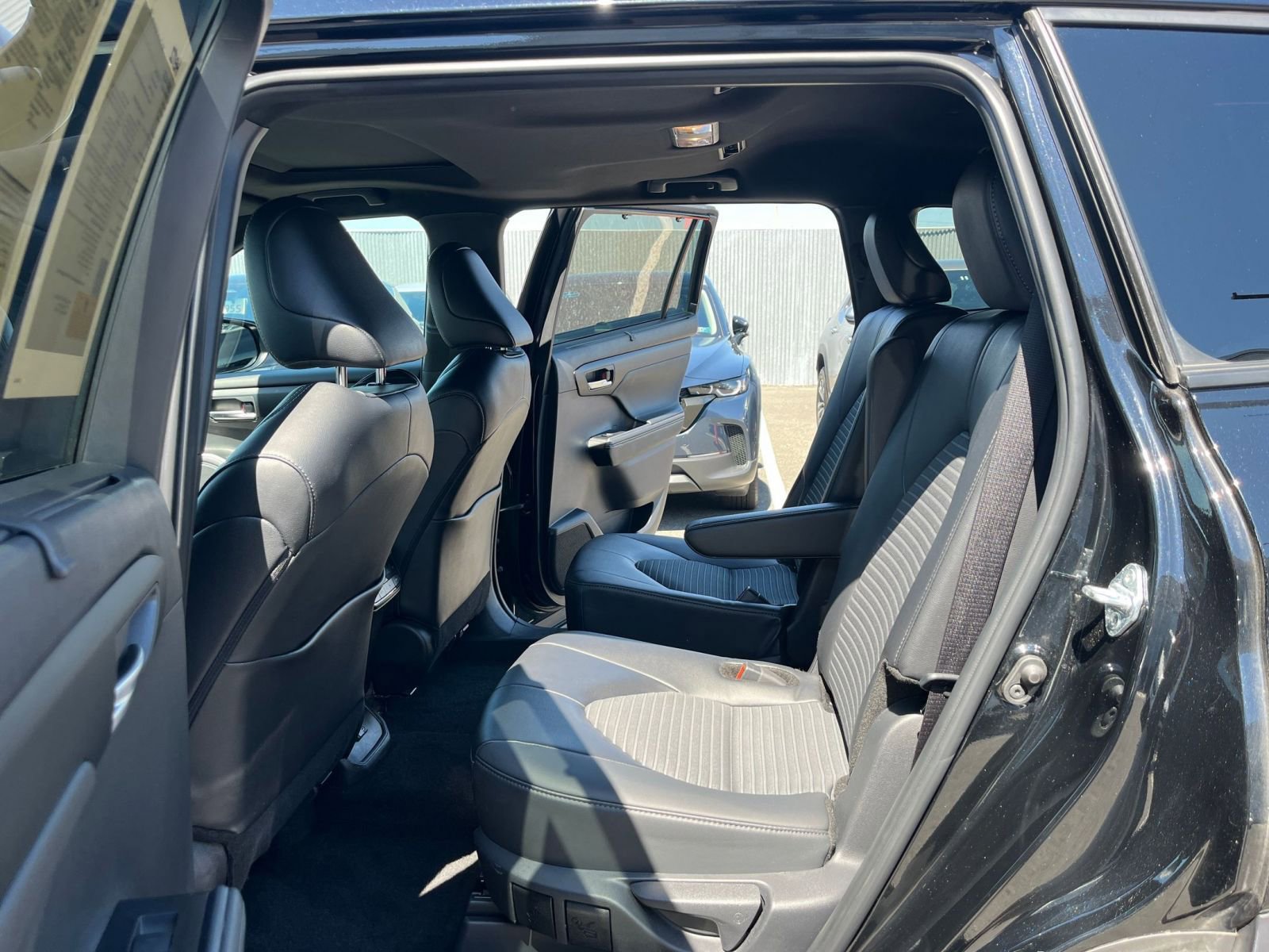 Thumbnail: 2025 Toyota Highlander - 27