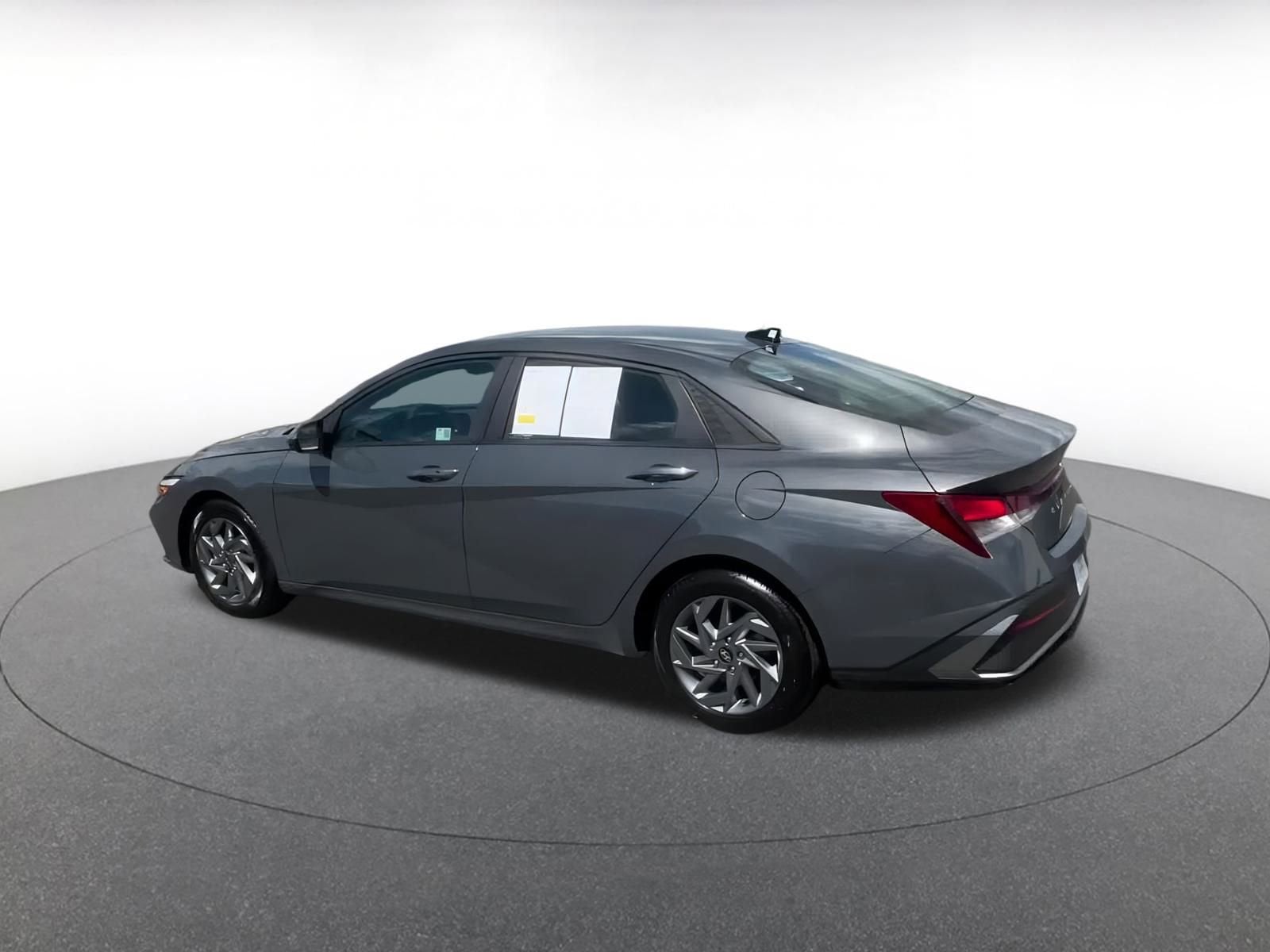 Thumbnail: 2024 Hyundai Elantra - 10