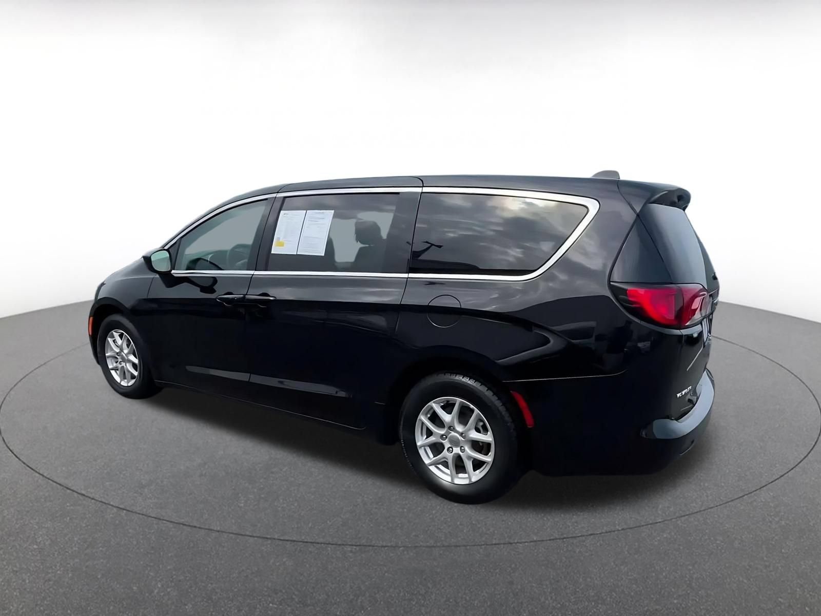 Thumbnail: 2024 Chrysler Voyager - 8