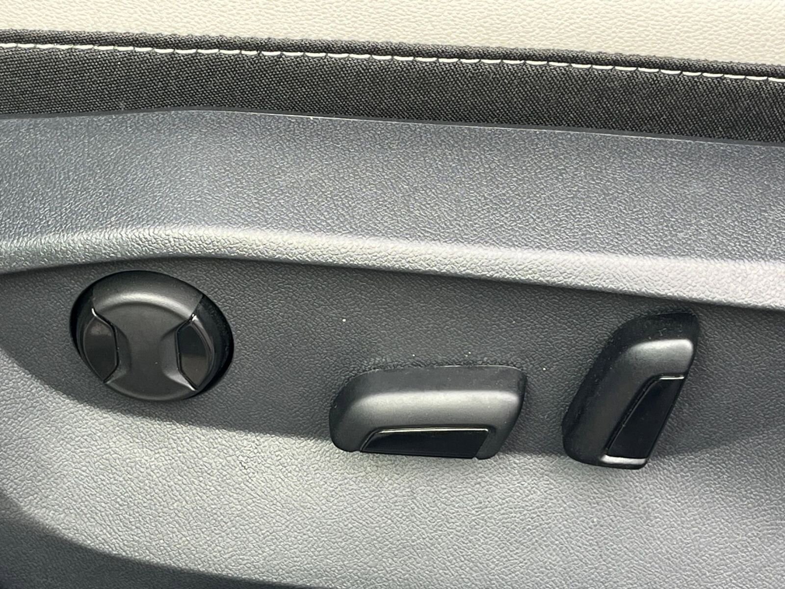 Thumbnail: 2025 Volkswagen Taos - 22