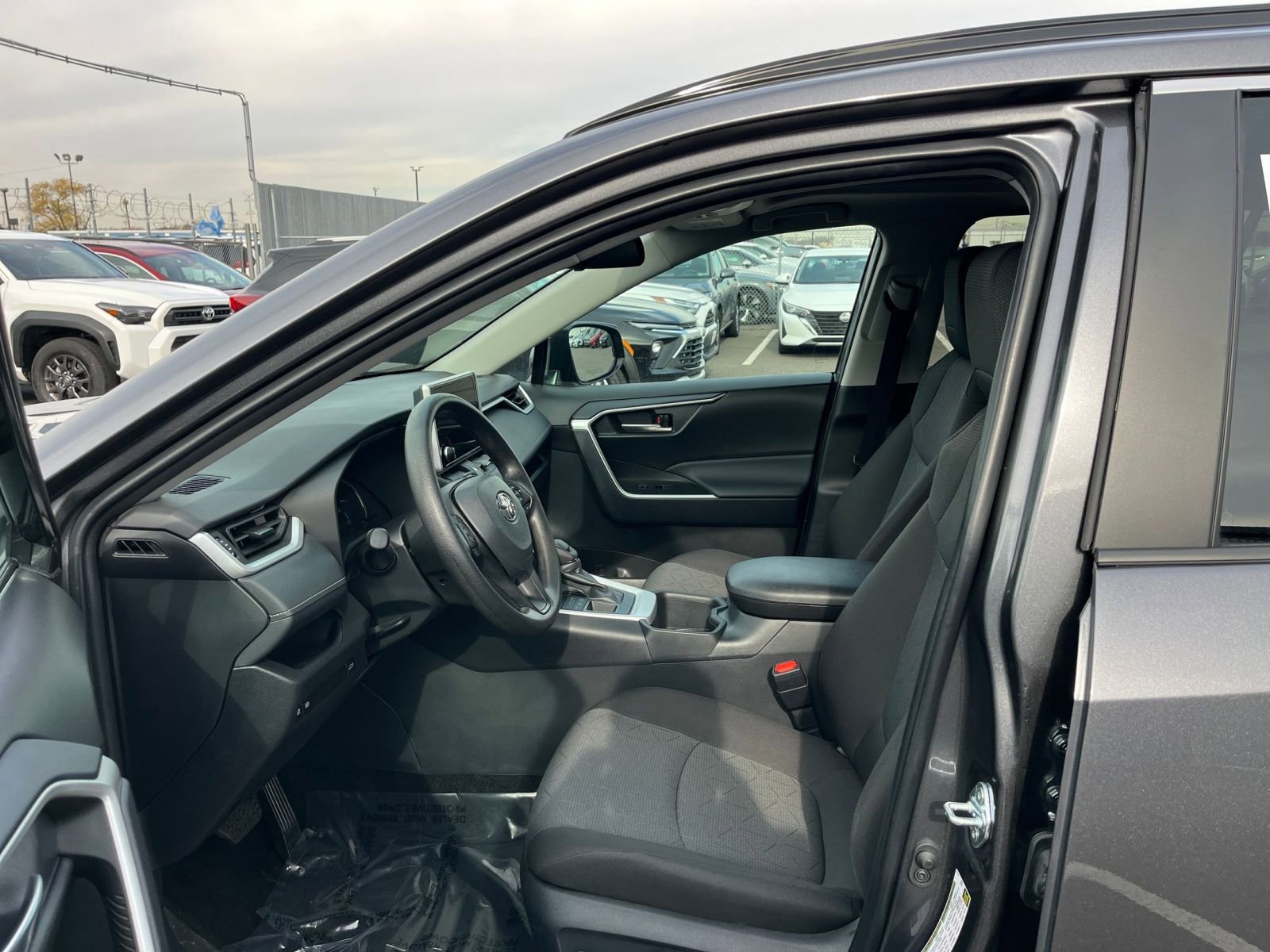 Thumbnail: 2025 Toyota RAV4 - 27