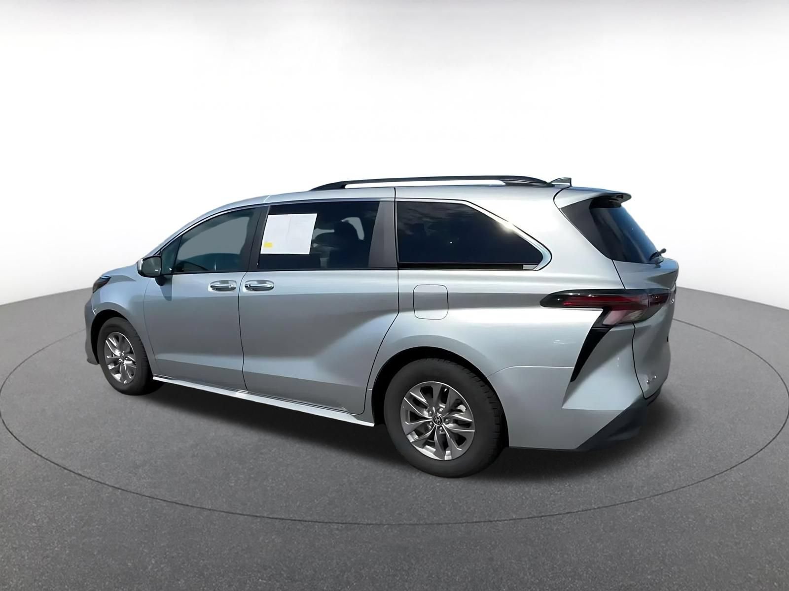 Thumbnail: 2025 Toyota Sienna - 9