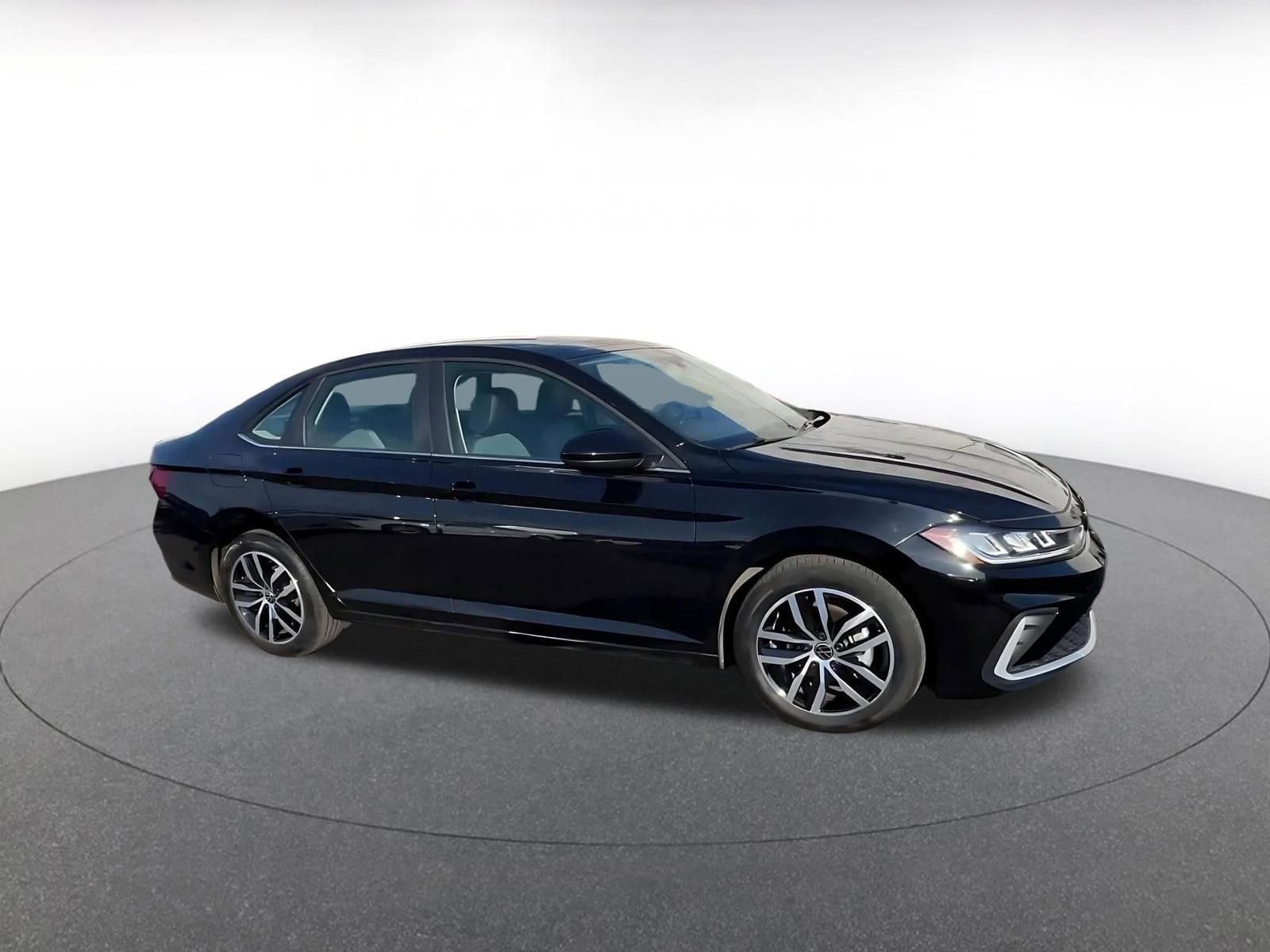 Thumbnail: 2025 Volkswagen Jetta - 1