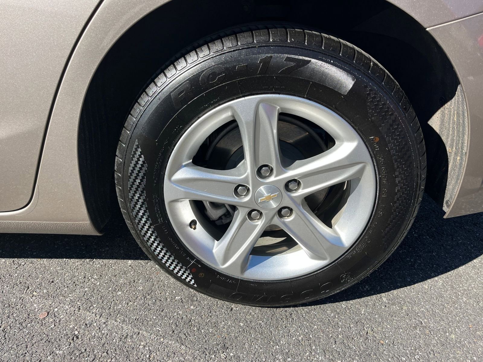 Thumbnail: 2023 Chevrolet Malibu - 29