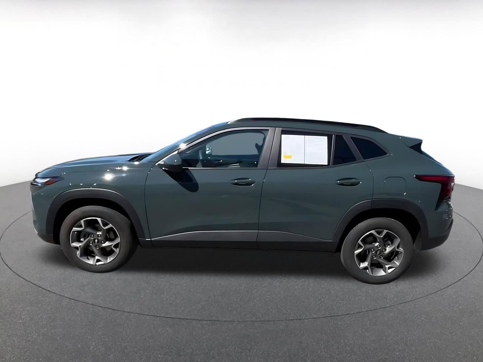 Thumbnail: 2025 Chevrolet Trax - 8