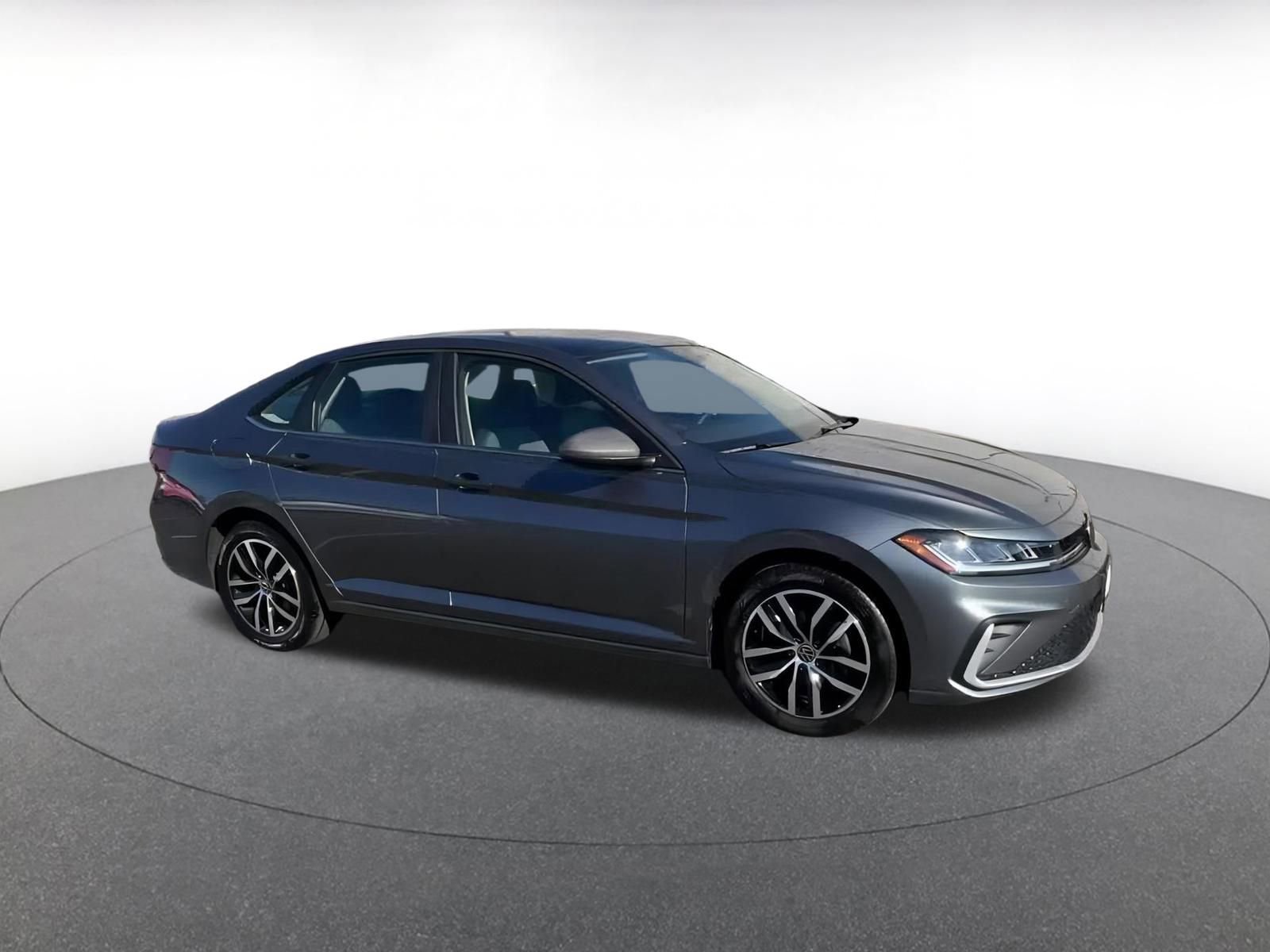 Thumbnail: 2025 Volkswagen Jetta - 2