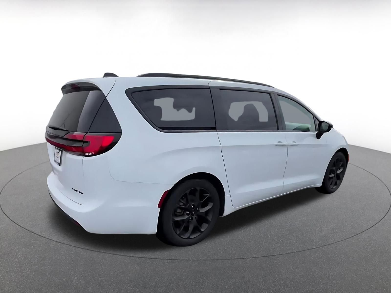 Thumbnail: 2025 Chrysler Pacifica - 15